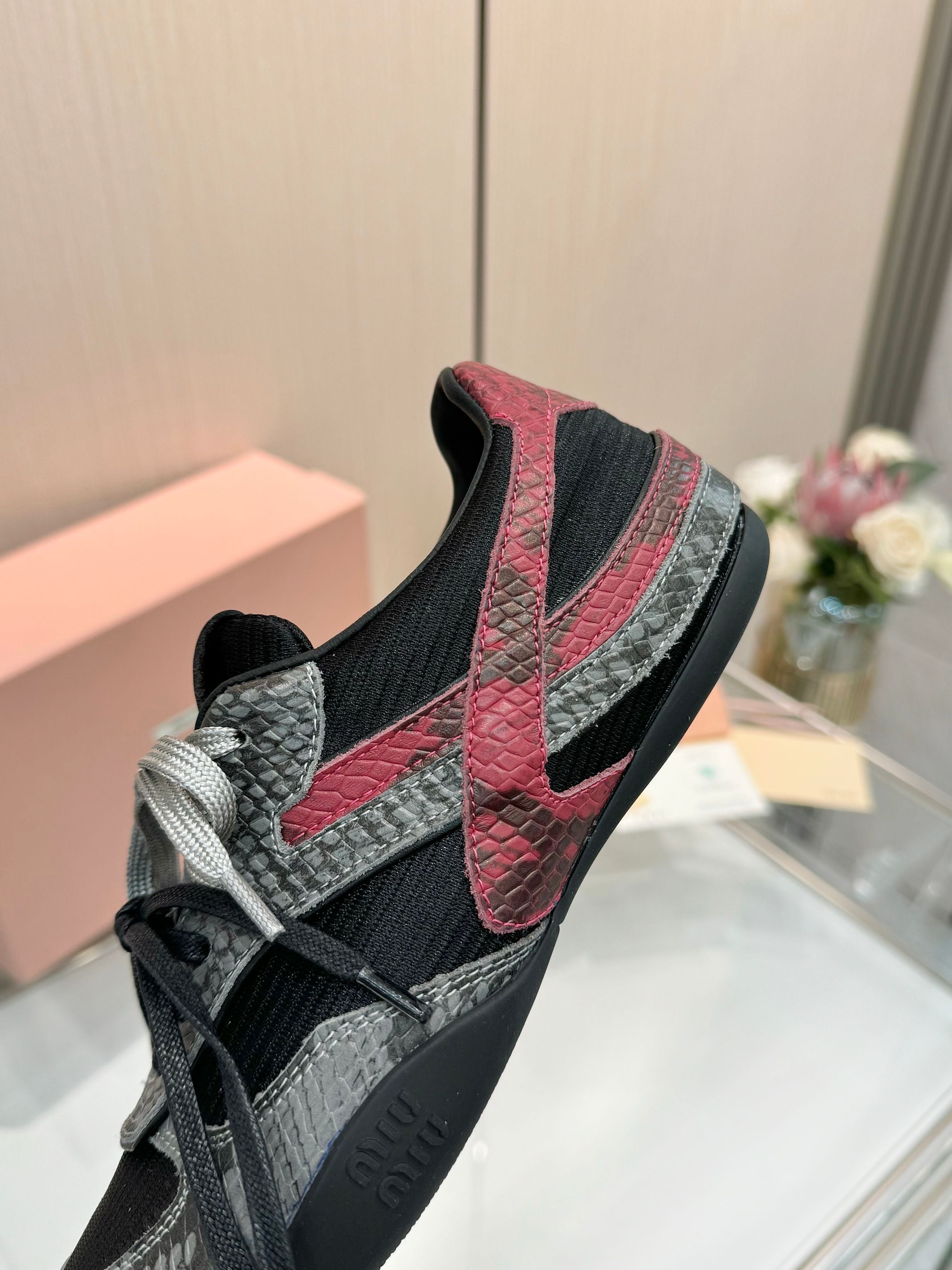 Miu 26SS Gymnasium Sneaker Black Slate Grey Python-print Sheepskin 655767
