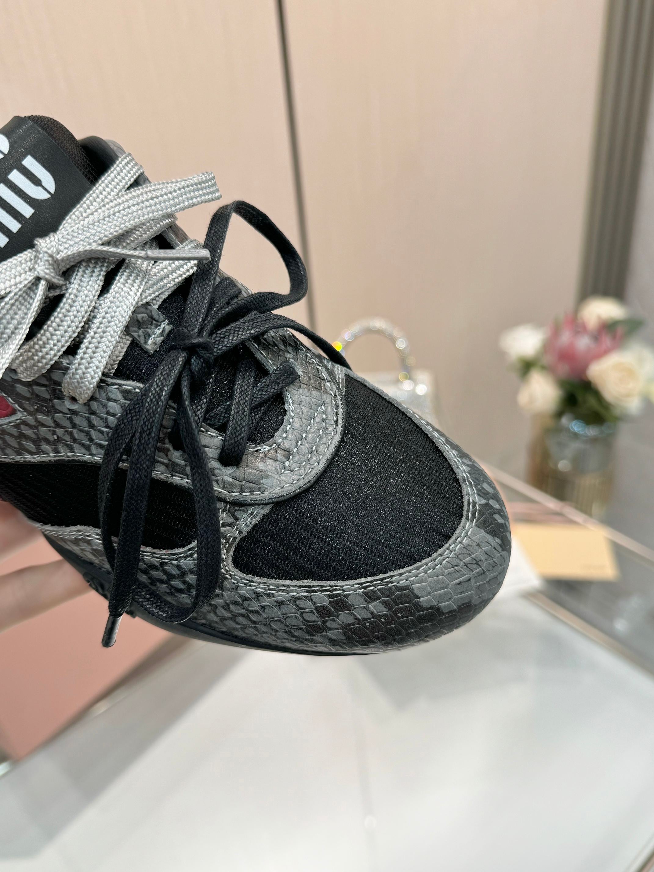 Miu 26SS Gymnasium Sneaker Black Slate Grey Python-print Sheepskin 655767