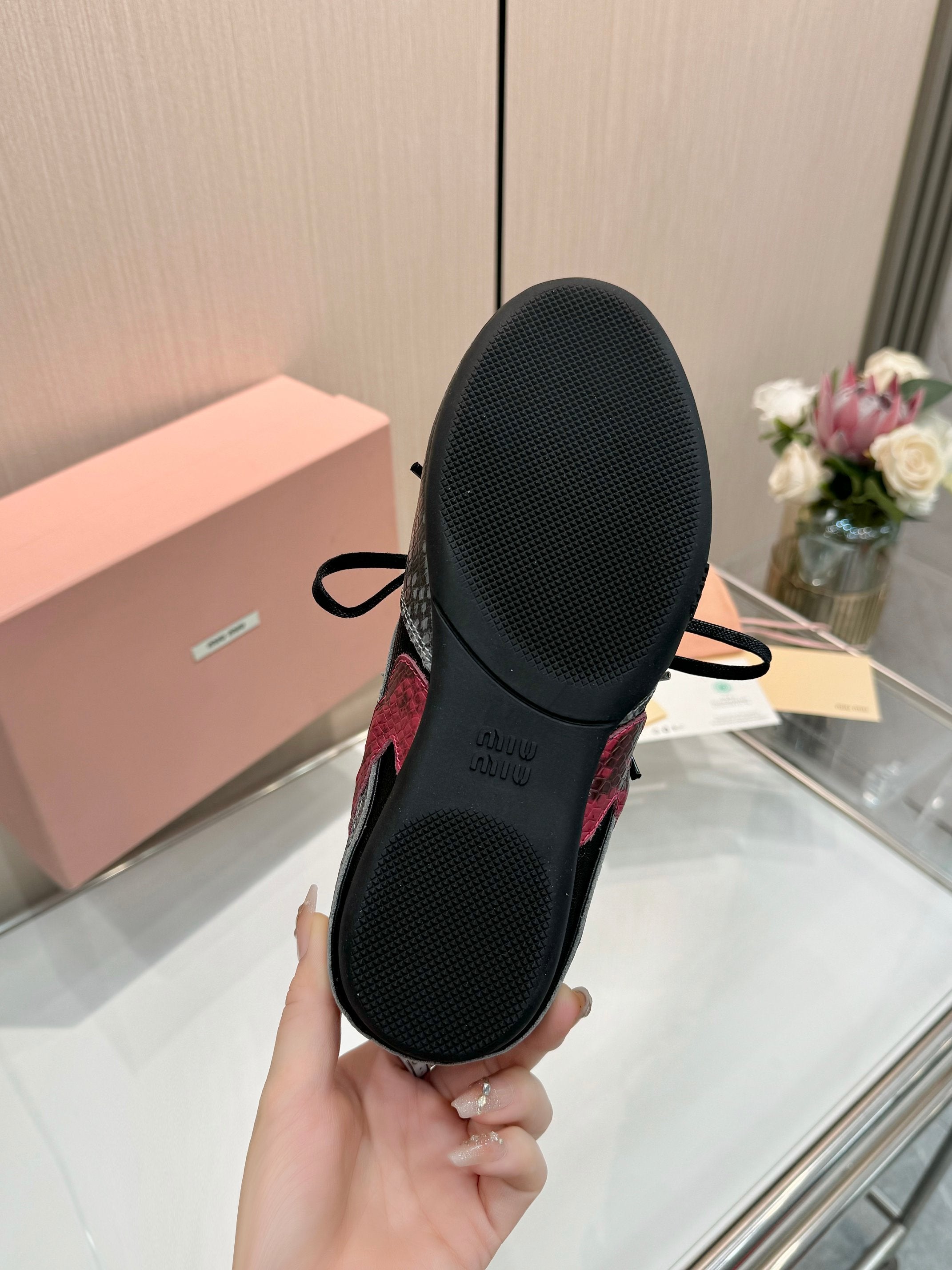 Miu 26SS Gymnasium Sneaker Black Slate Grey Python-print Sheepskin 655767