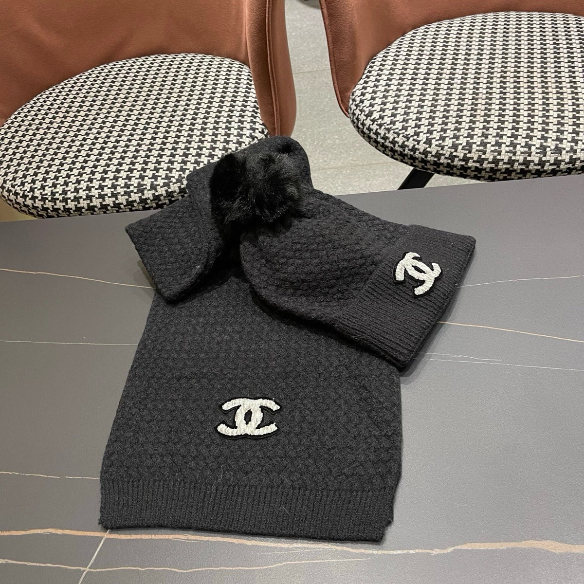 CC Hat Scarf Set Black Cable Knit Fur 481805