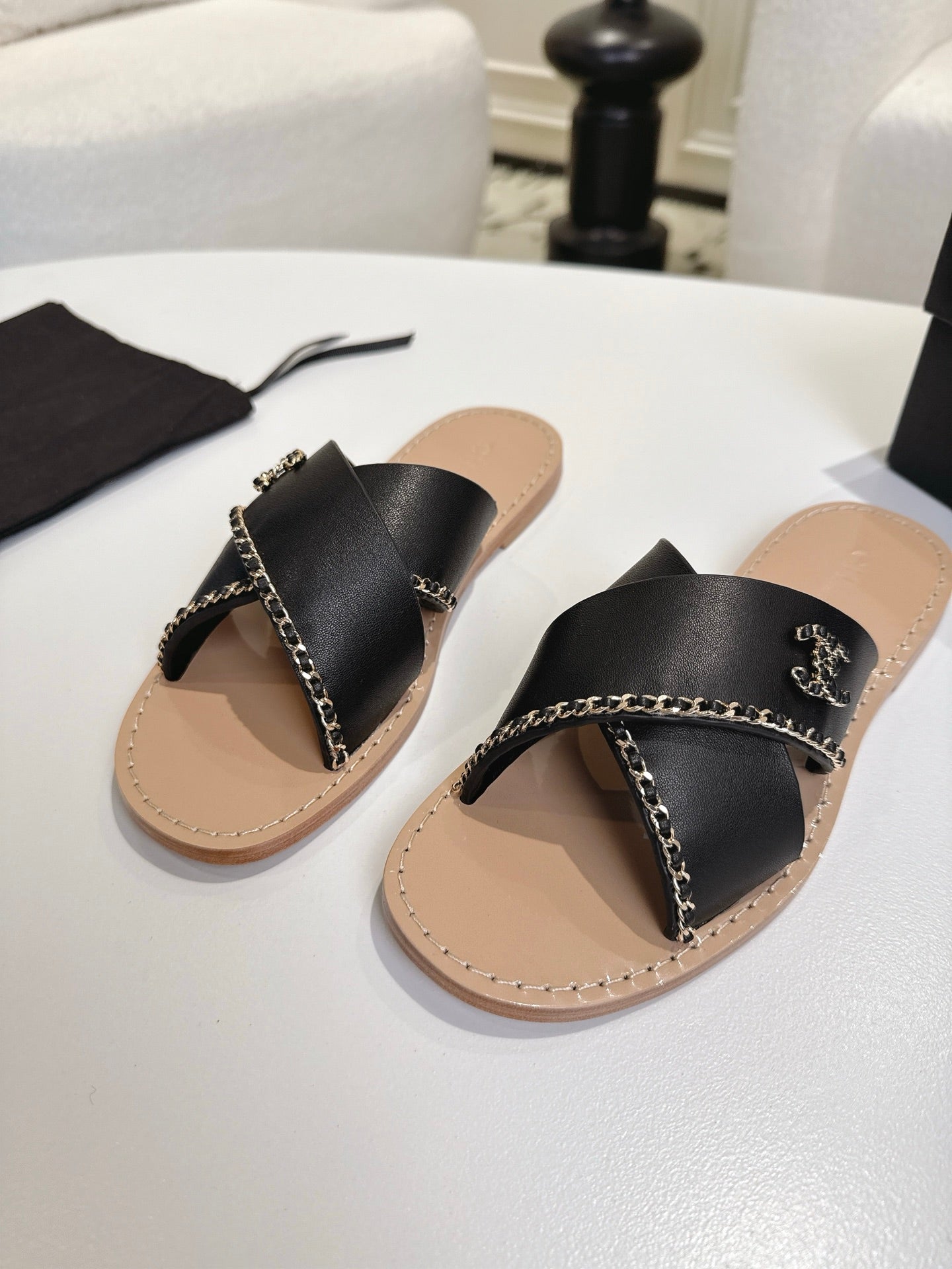 CC Cruise 2025/26 Mules Black Light Beige Calfskin 570316