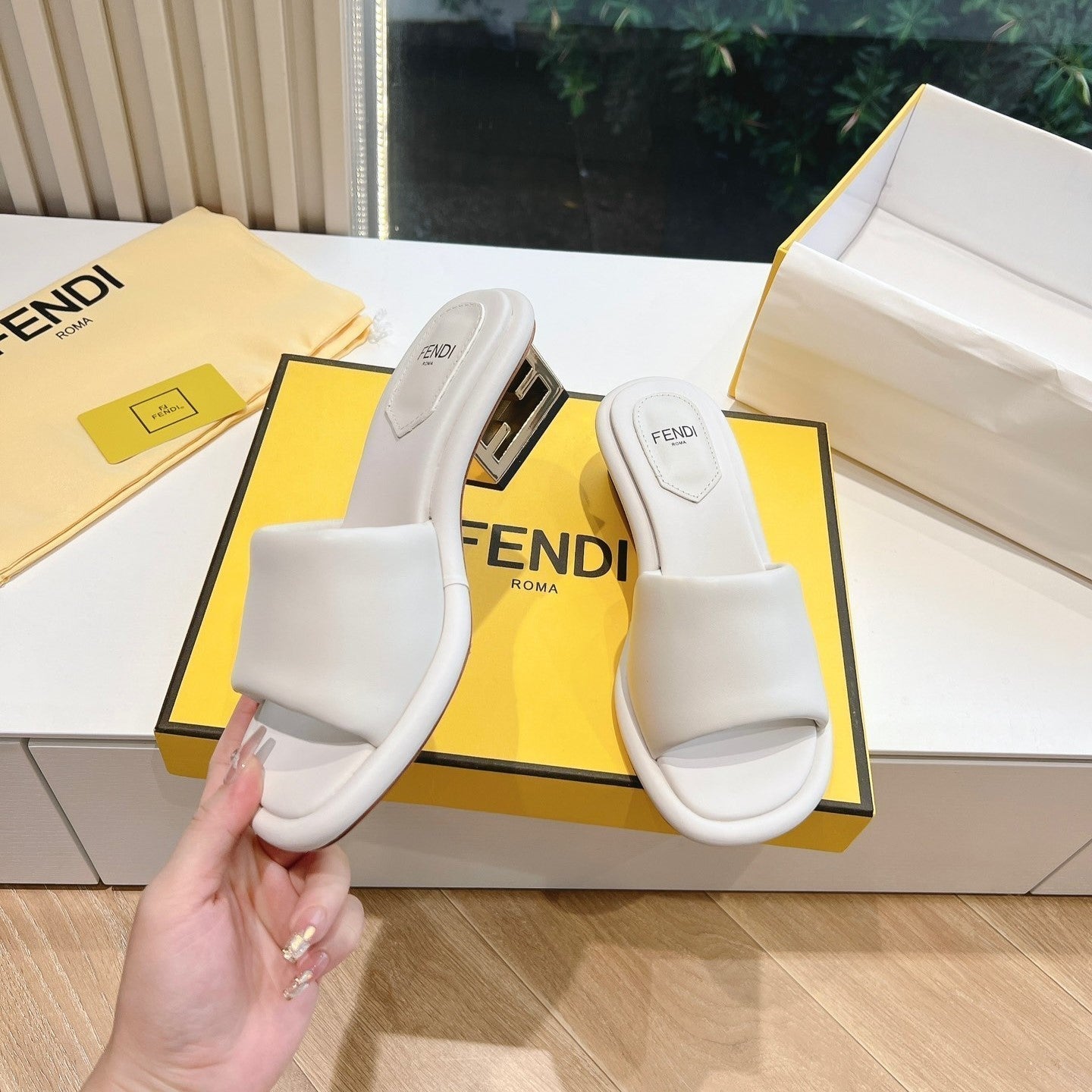 FF Baguette Slides Women 45 Nappa Leather White