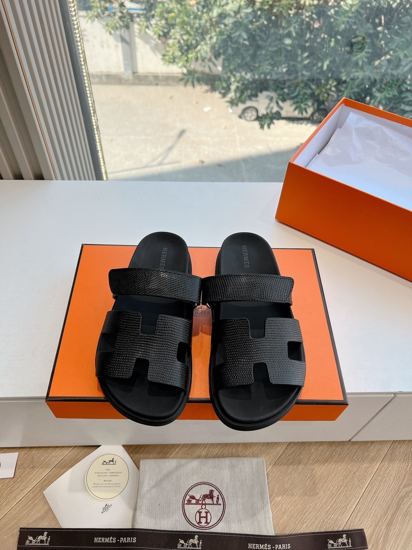 HM Chypre Sandal Black Grained Calfskin 202797