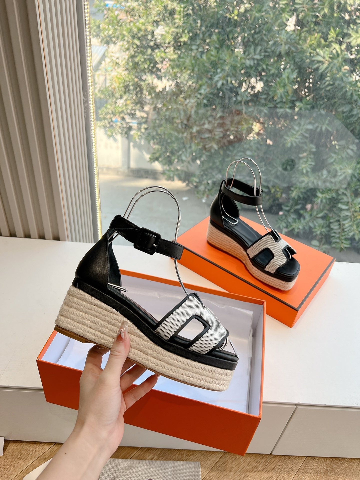 ELDA ESPADRILLE IN WHITE FABRIC AND BLACK CALFSKIN