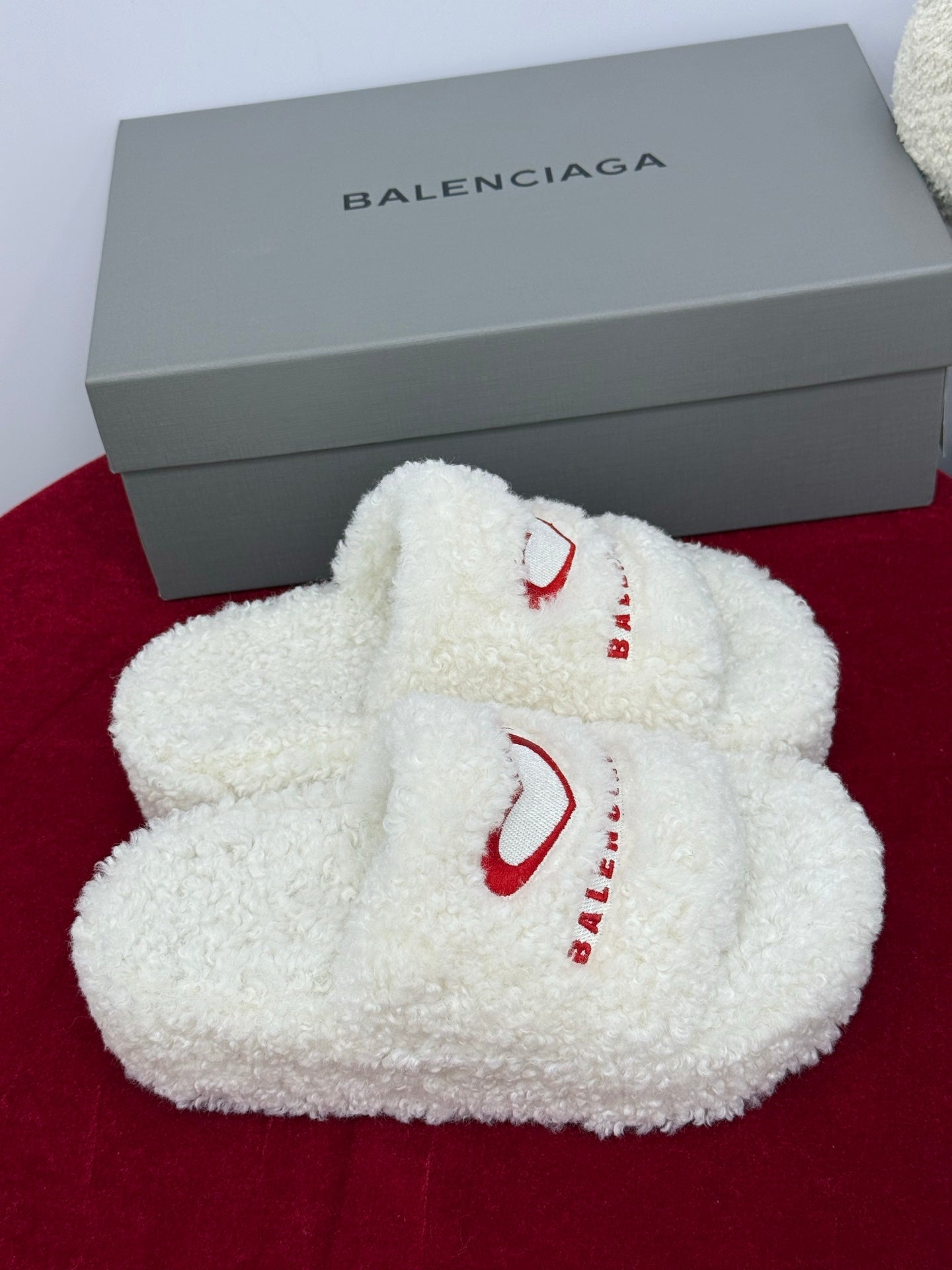 Balenciaga 25s slippers white red wool 467707