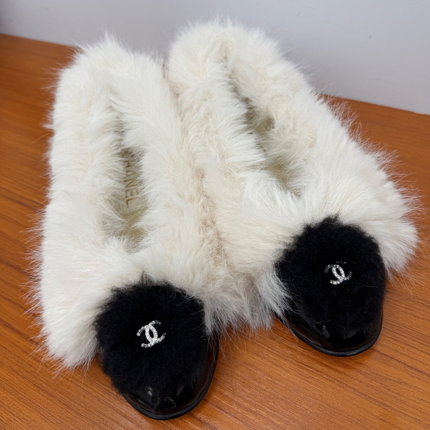 CC Coco Neige 25/26 Ballet Flats Black Suede White Furry