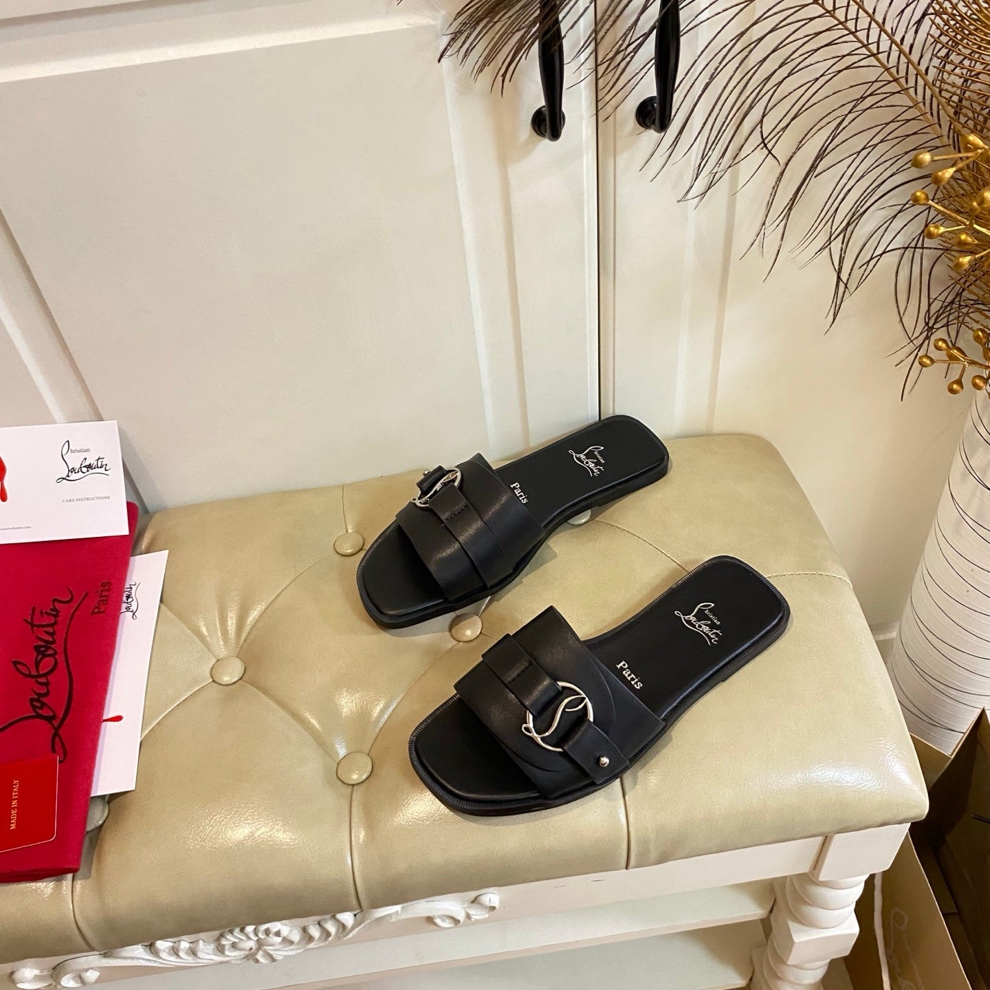 CL 26s Flat Sandal Black Leather 687810