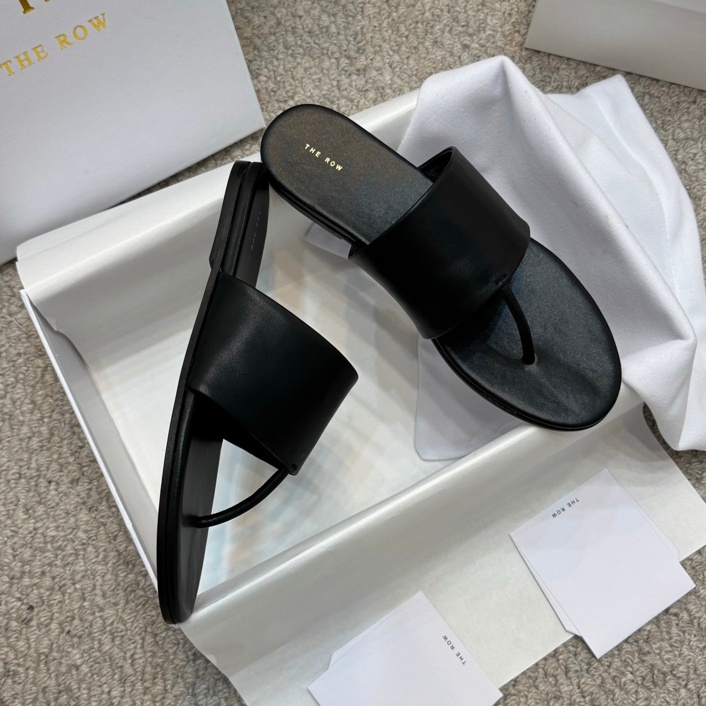 Signum Flat Sandal in Black Calfskin 290731