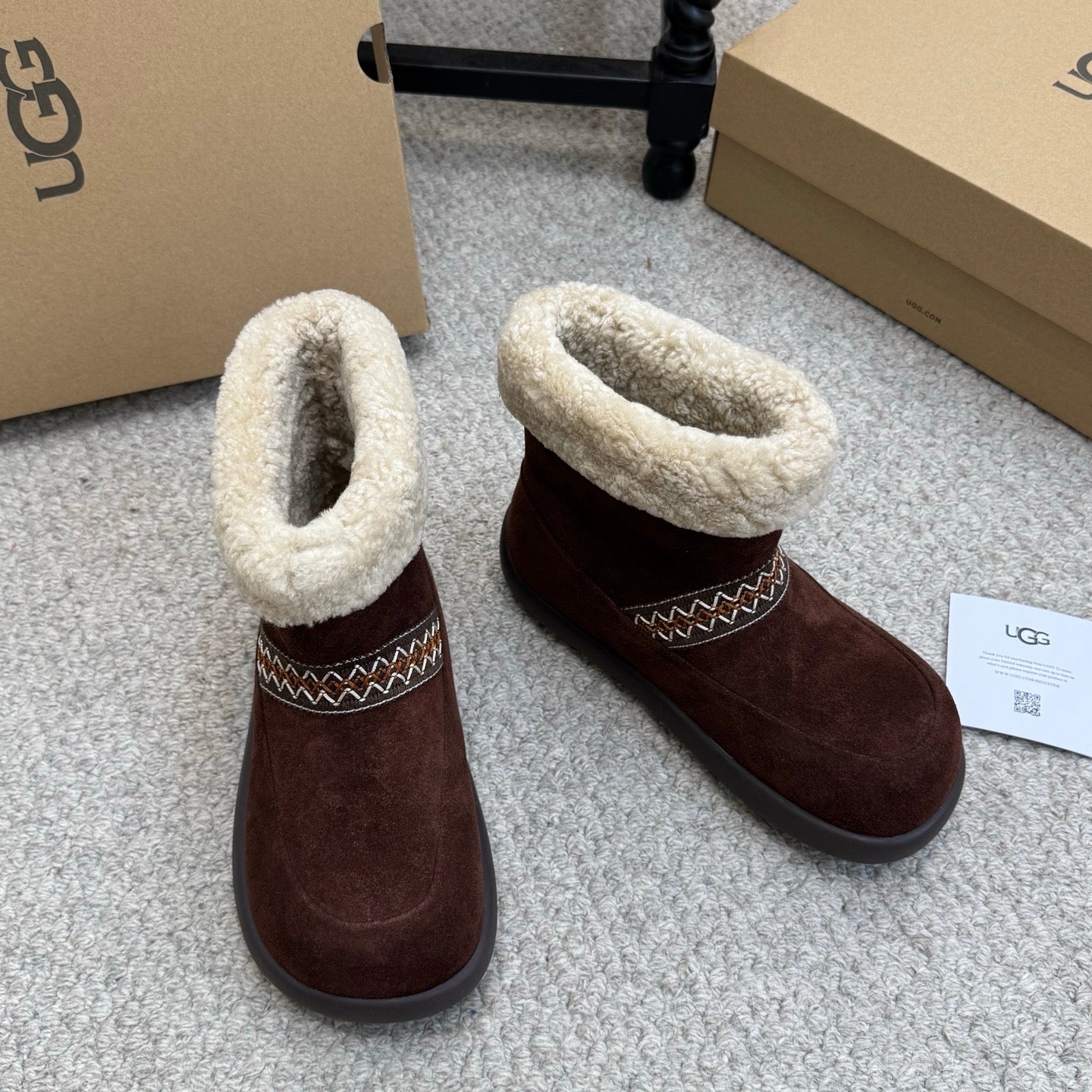 UGG 25ss Ankle Boots Dark Brown Sheep Fur Suede 523107