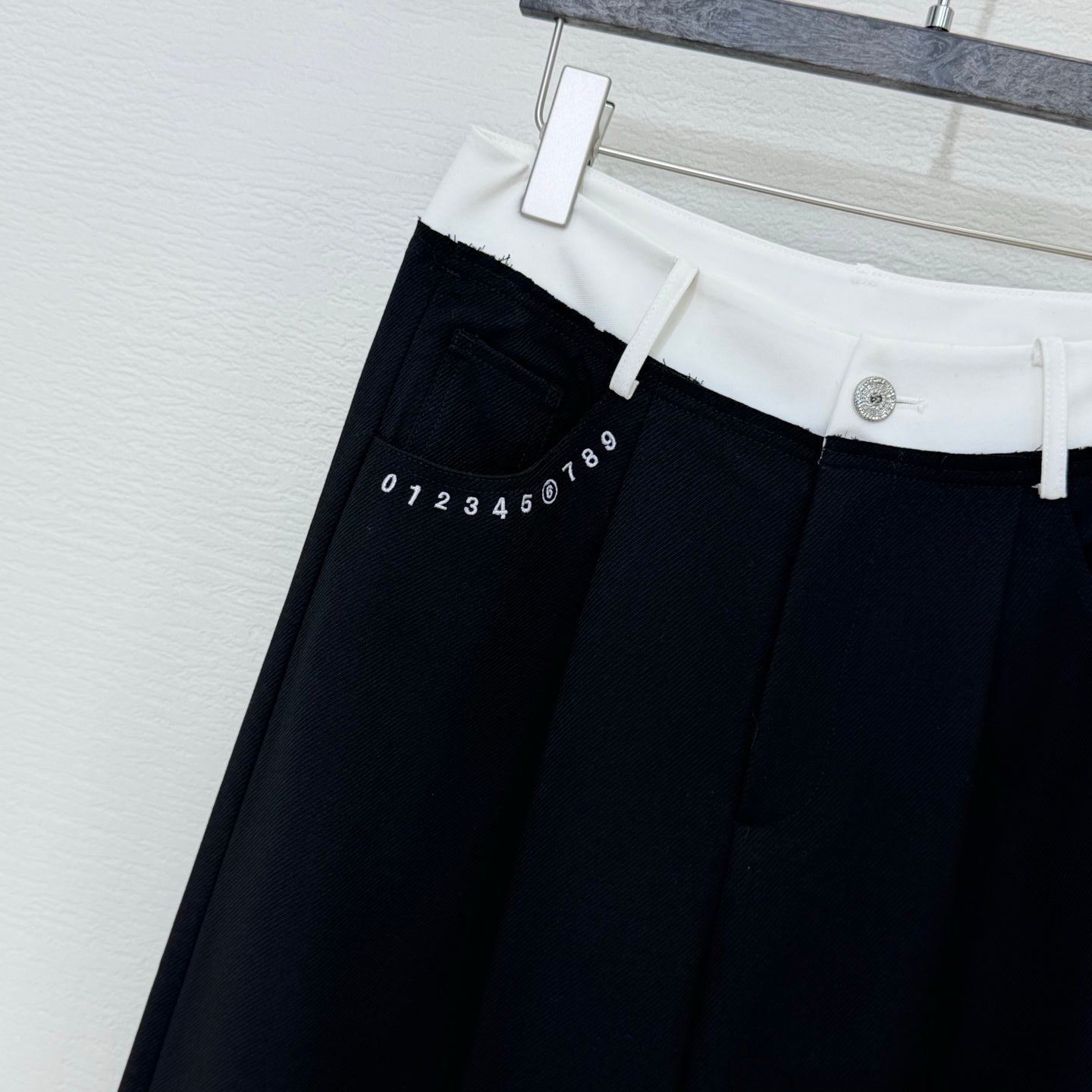 MM6 Curved Blade Cargo Pants Black Cotton 387963