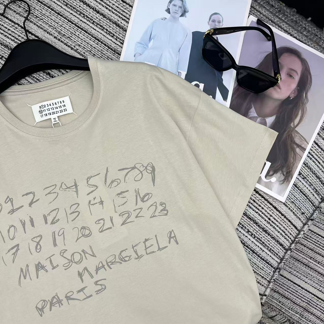 MM6 Crew Neck Short-Sleeved T-Shirt Beige Cotton 387959