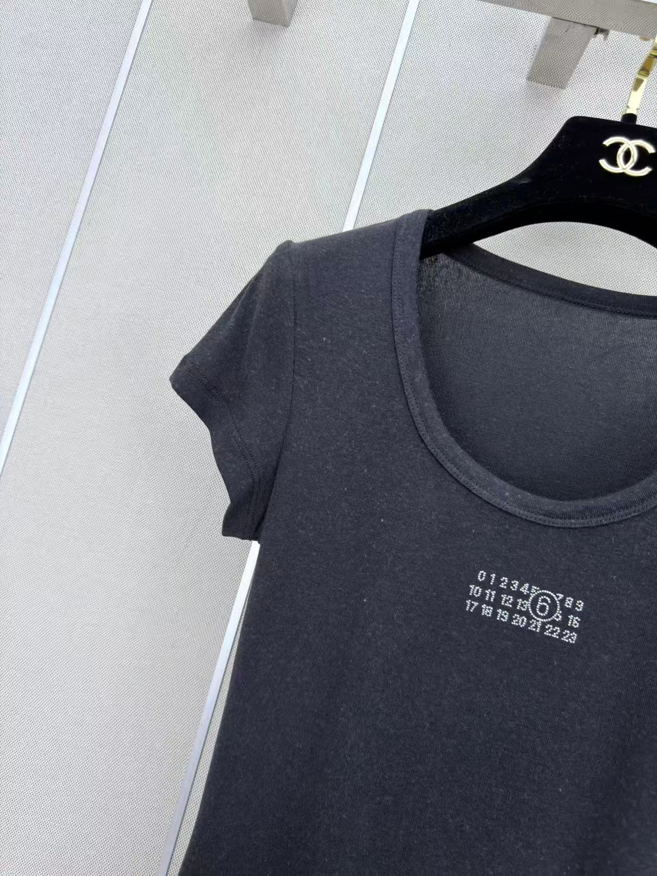 MM6 Rhinestone Letter Short-Sleeved T-Shirt Black Cotton 387956