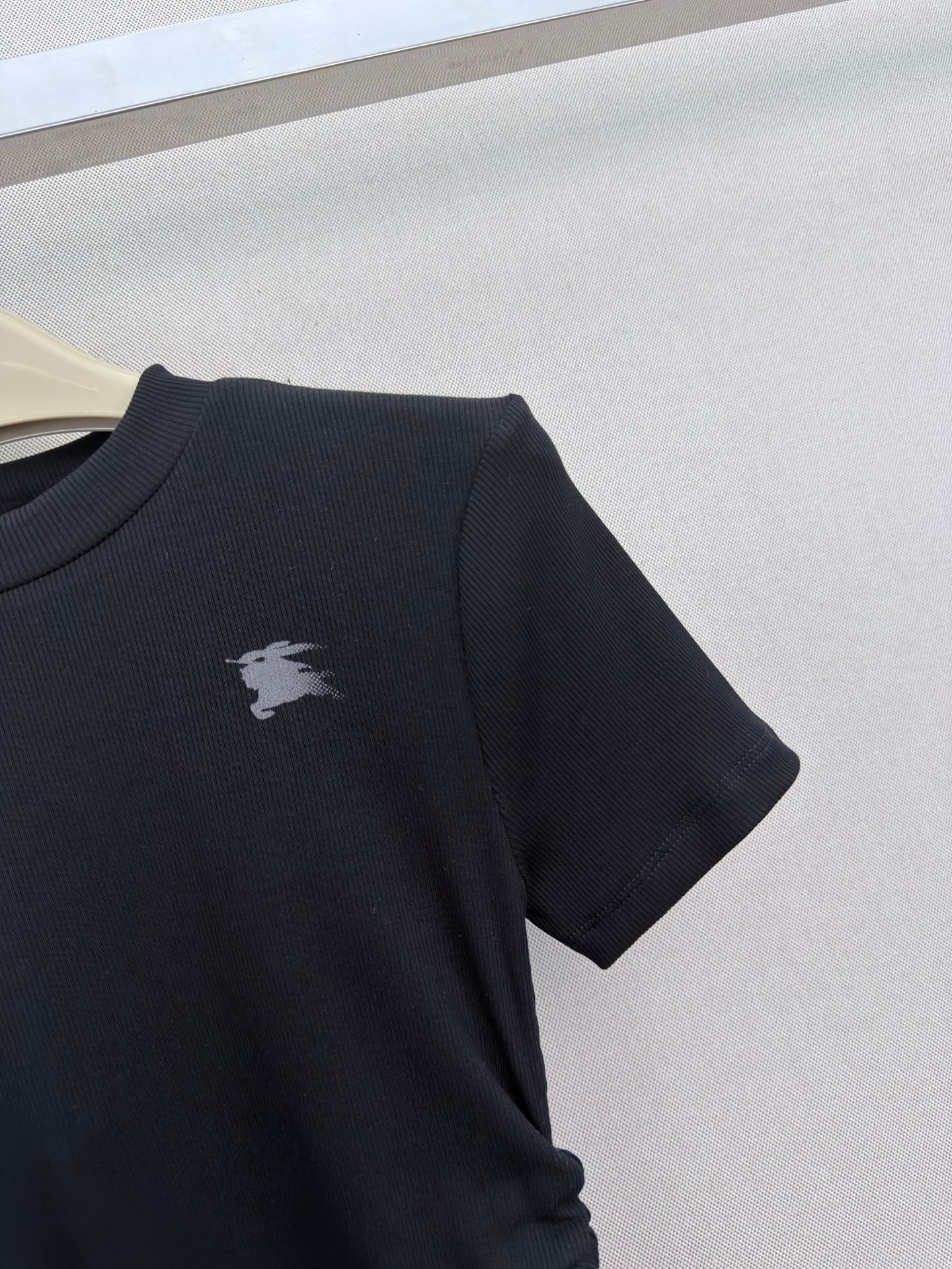 Burberry Equestrian Knight T-Shirt Black Cotton