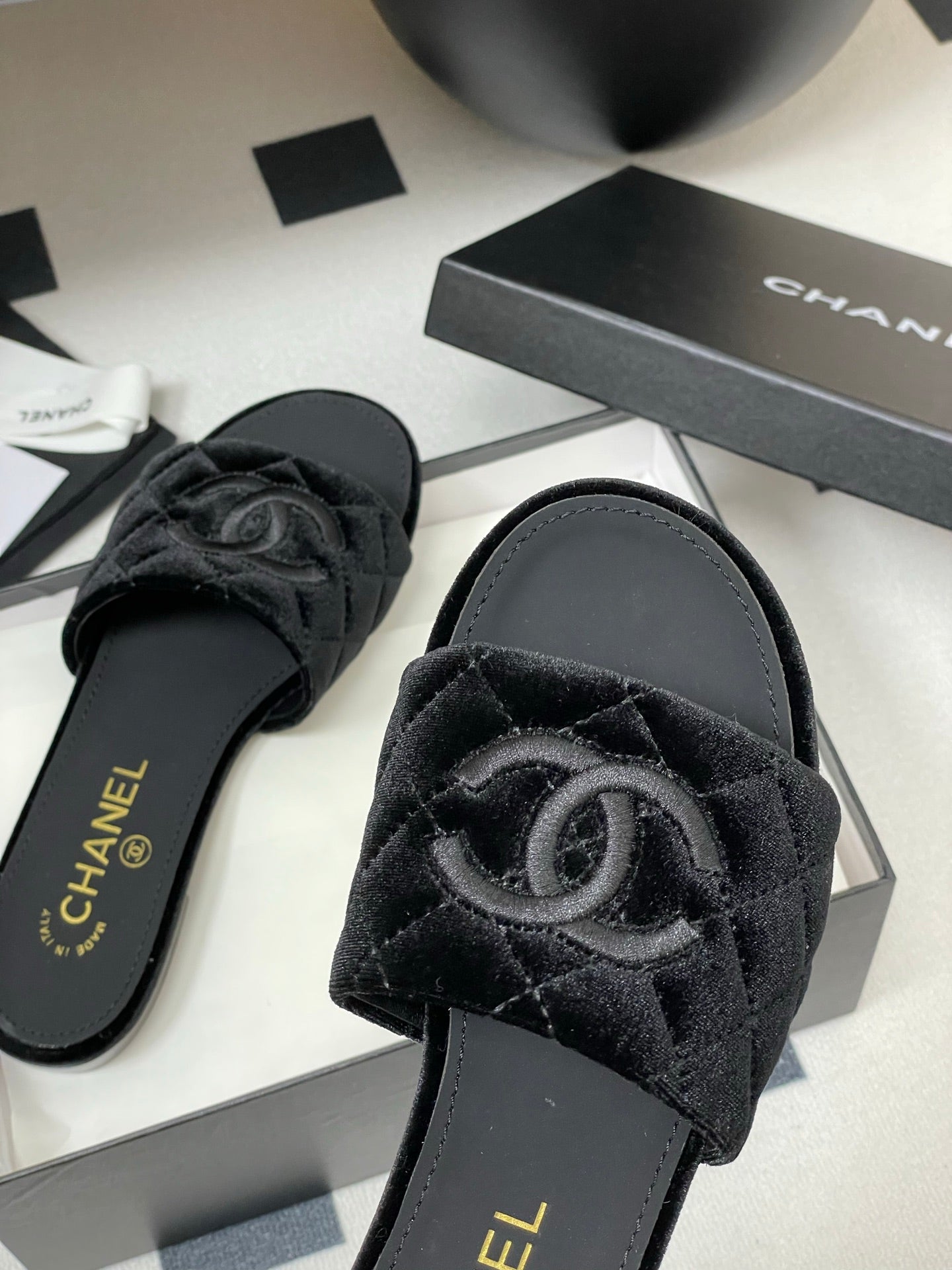 25S Embroidery Double C Mule 15mm Black Velvet 247580