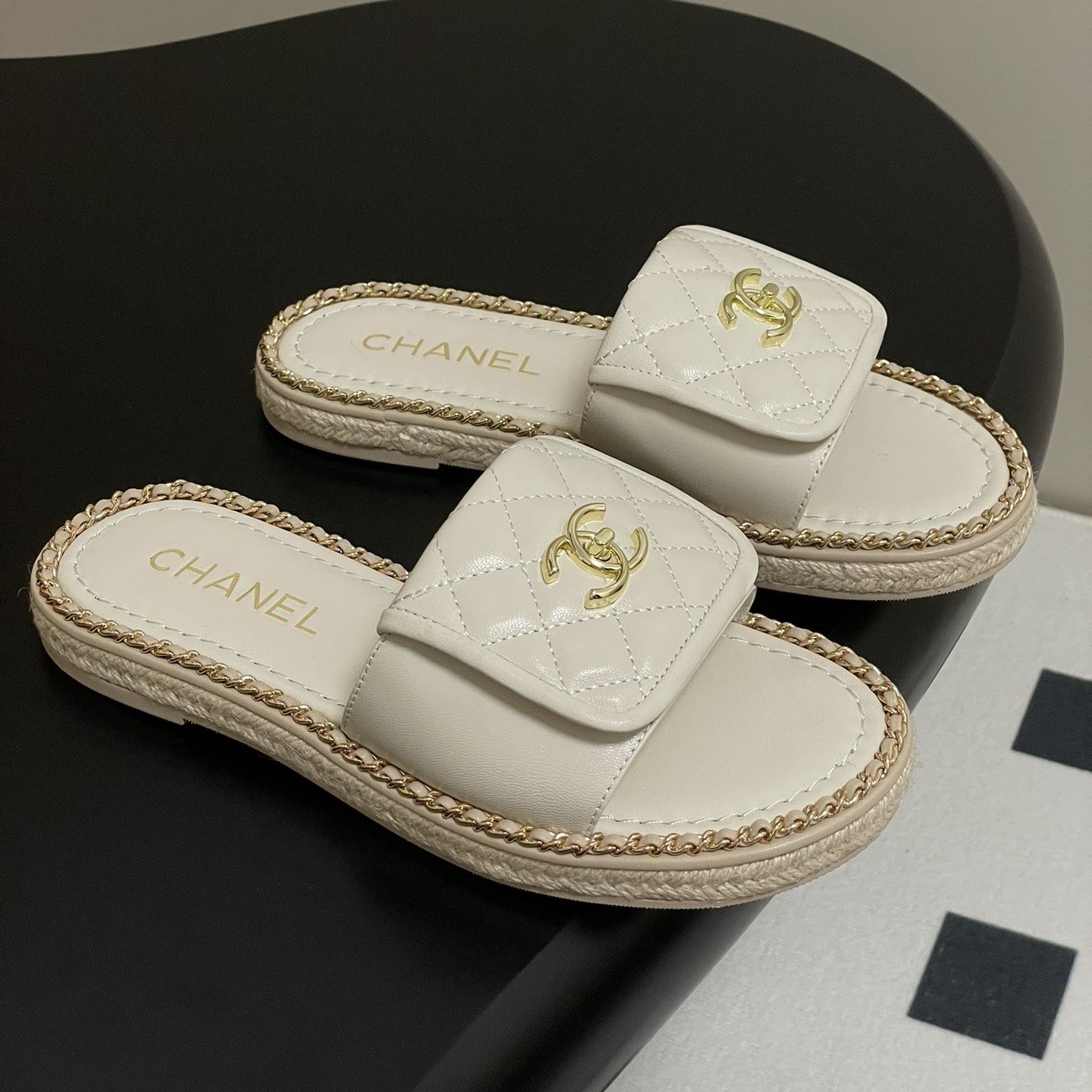 CC 25S Chain Ring Edge Buckle Bag Mule Sandal White Sheepskin 247587