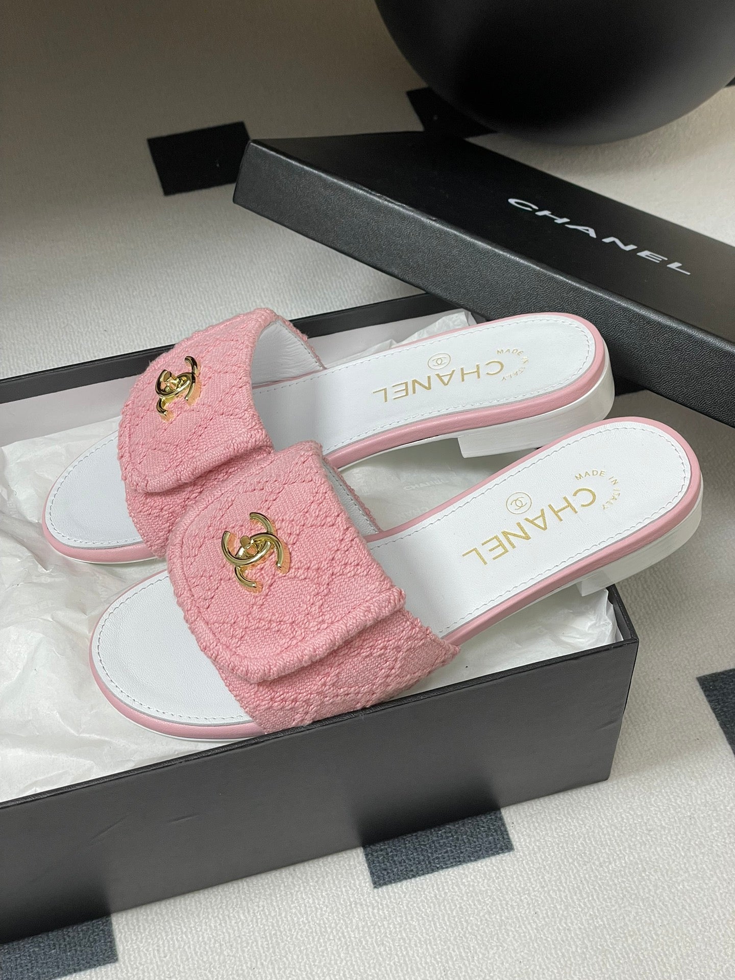 CC 25S Buckle Bag Mule Pink Fabric White Sheepskin 247599