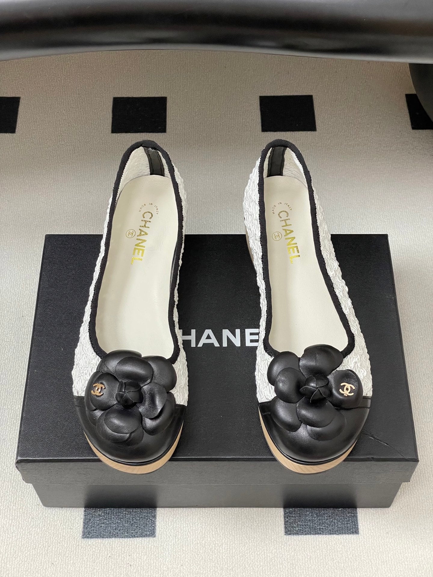 CC 25A Camelia Thick-Soled Shoe 40mm White Lace Mix Black Sheepskin 393958