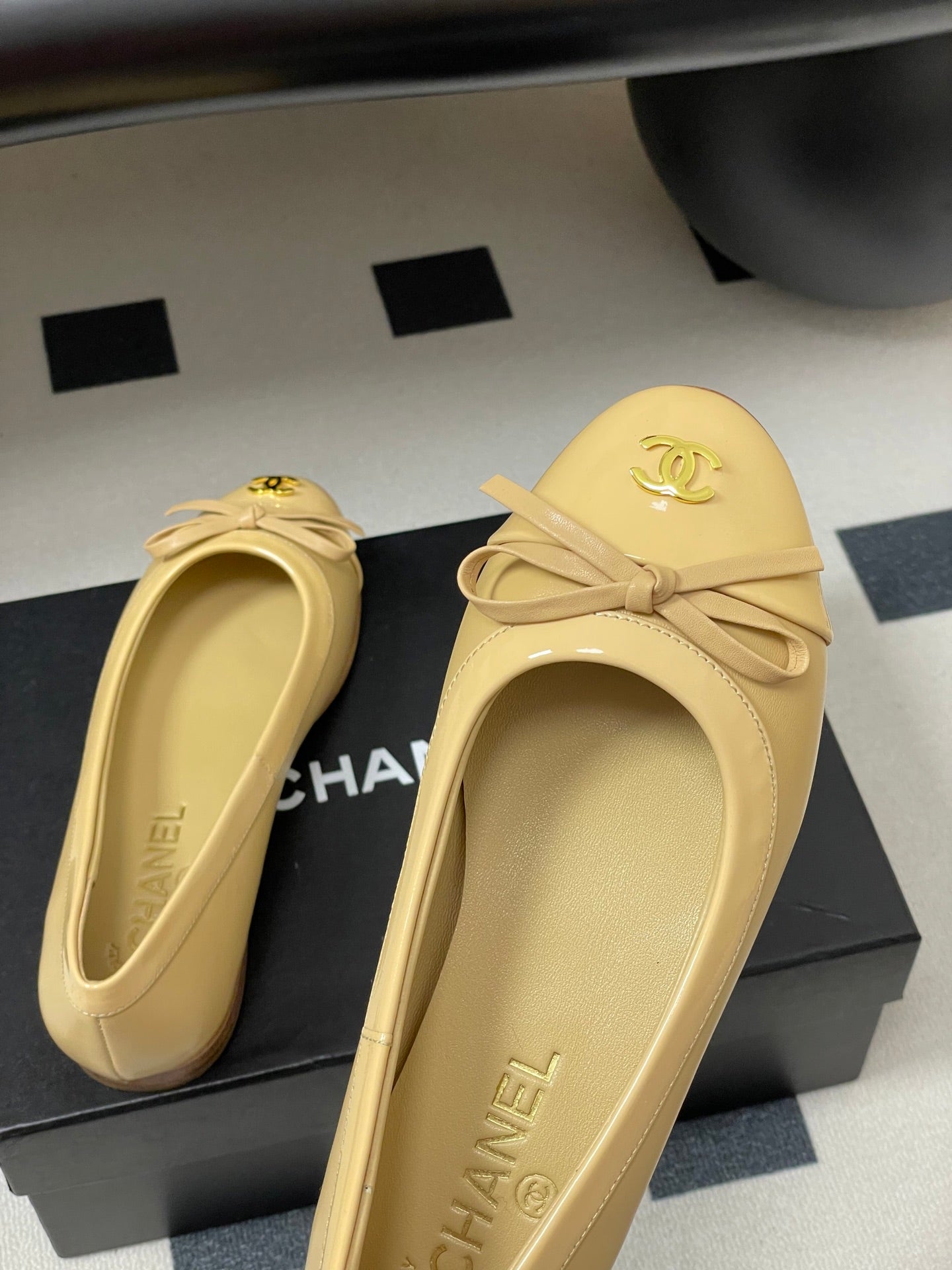 CC 25A Small Bow Ballet Flats Beige Sheepskin 393965