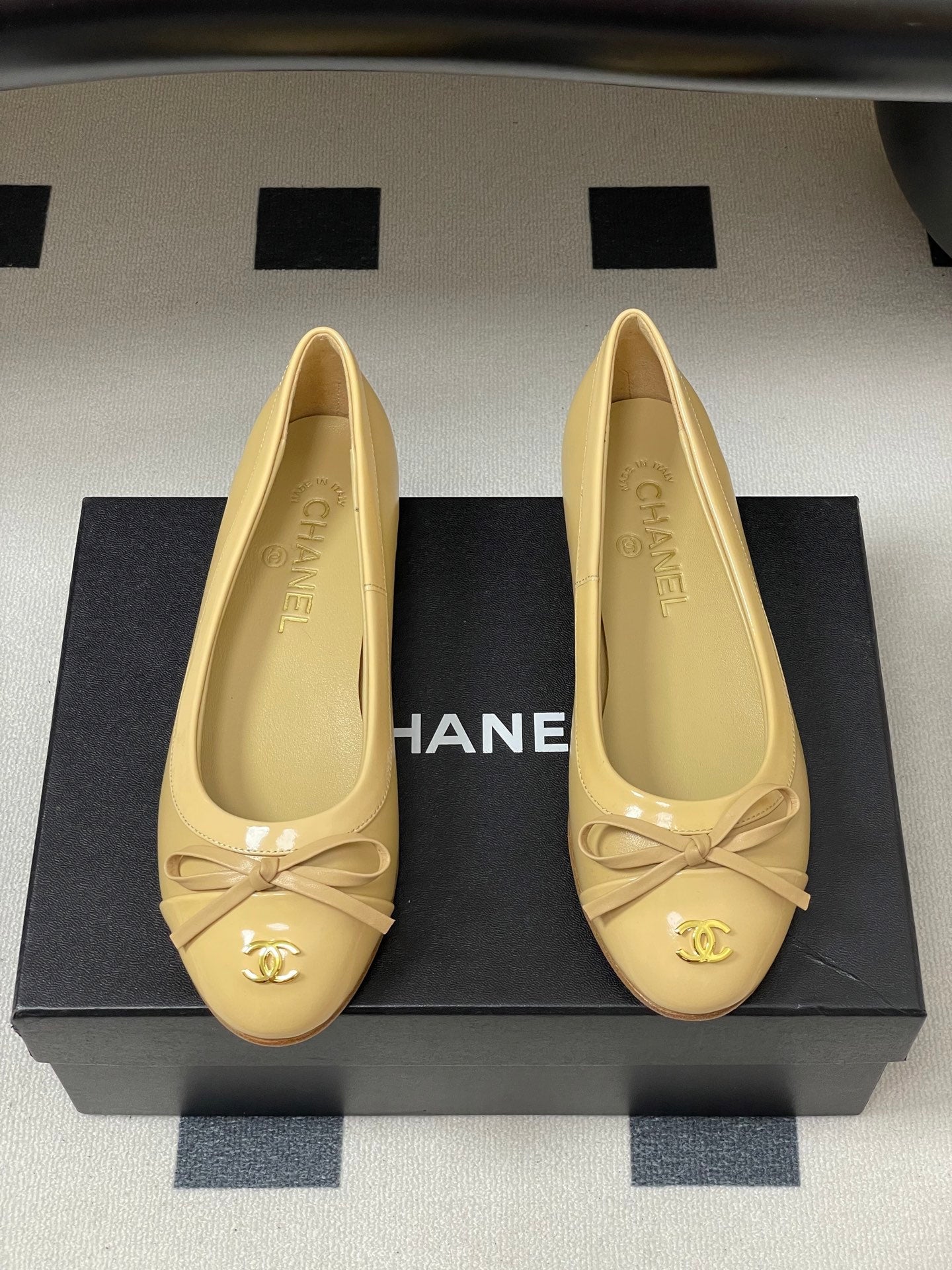 CC 25A Small Bow Ballet Flats Beige Sheepskin 393965