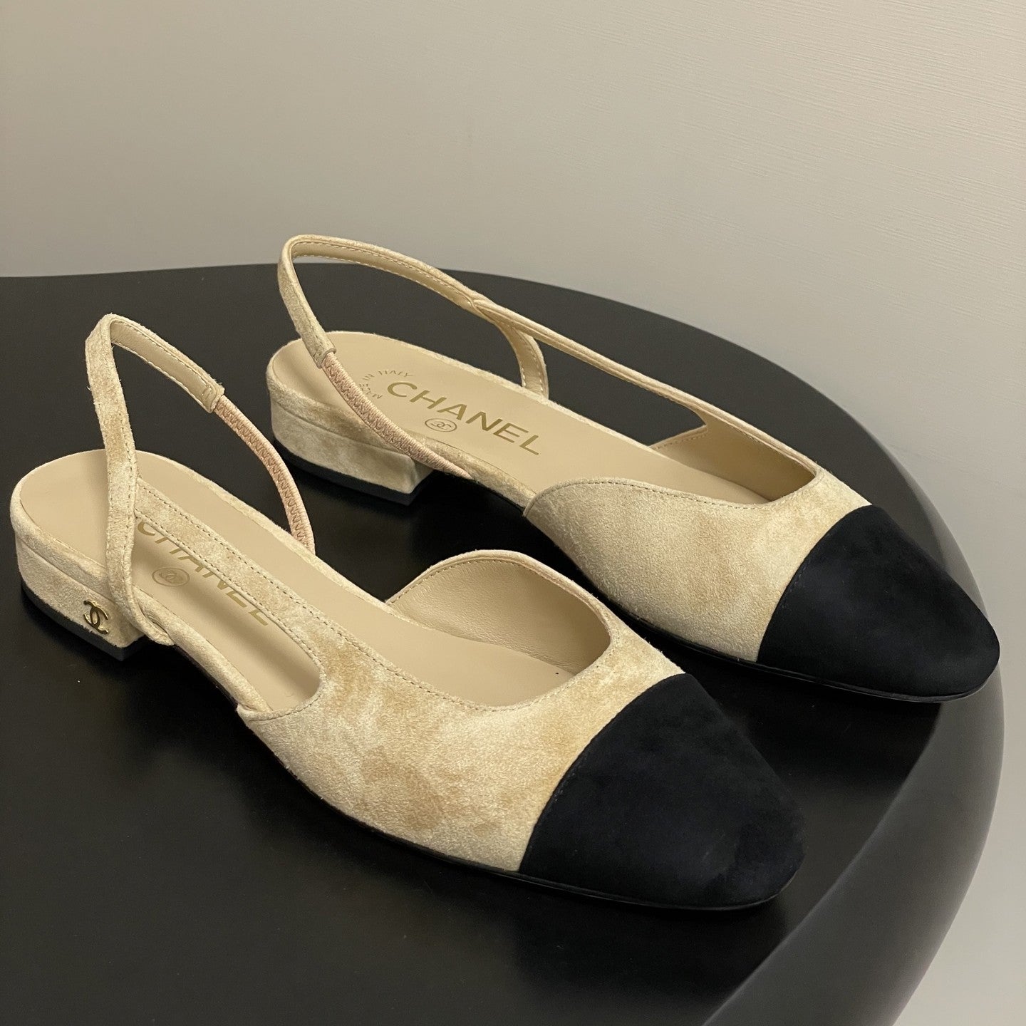 CC 25 SlingBack Flat 20mm Beige Black Suede 393995