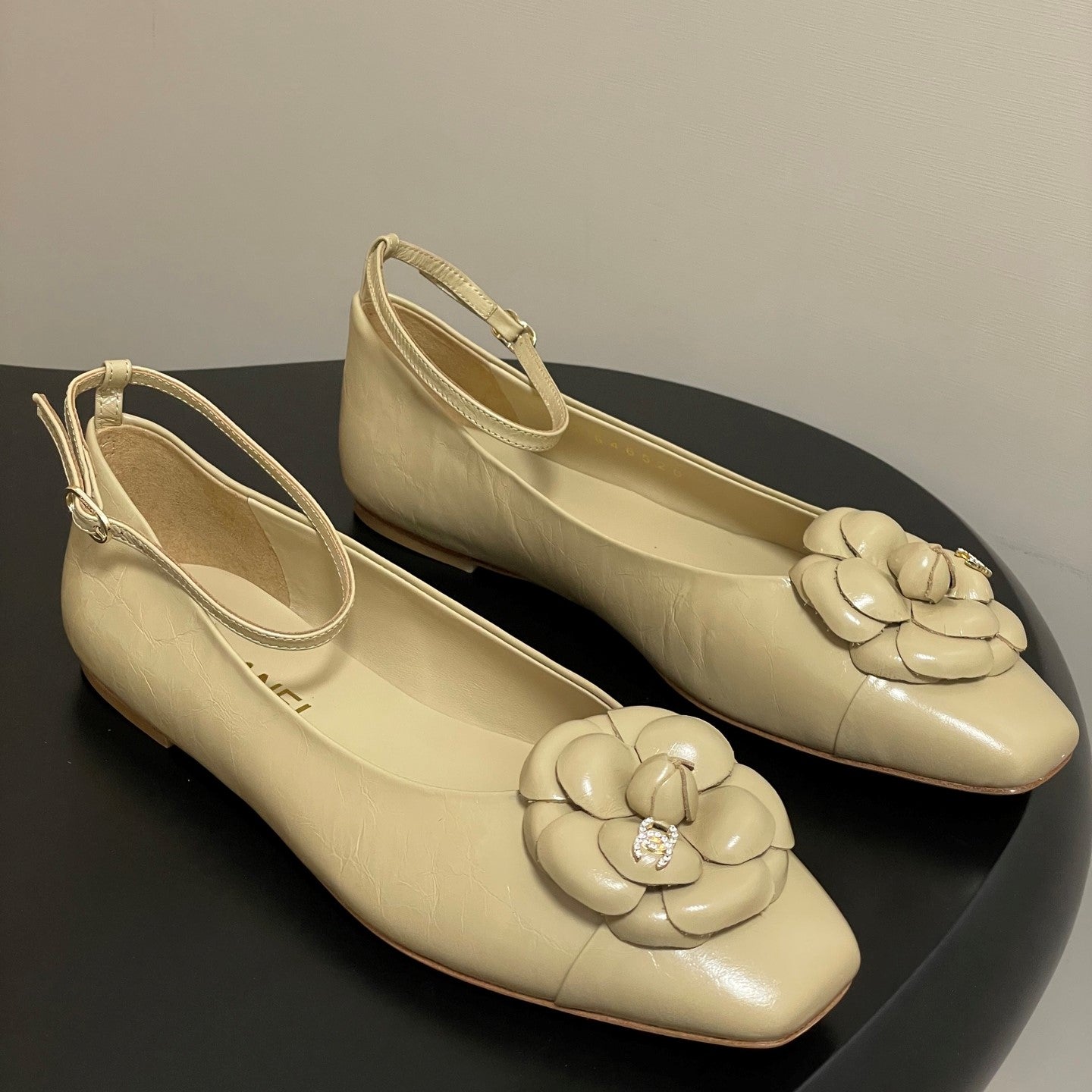 CC 25s Métiers d’art Ballet flats 10mm Beige Cowhide 413307