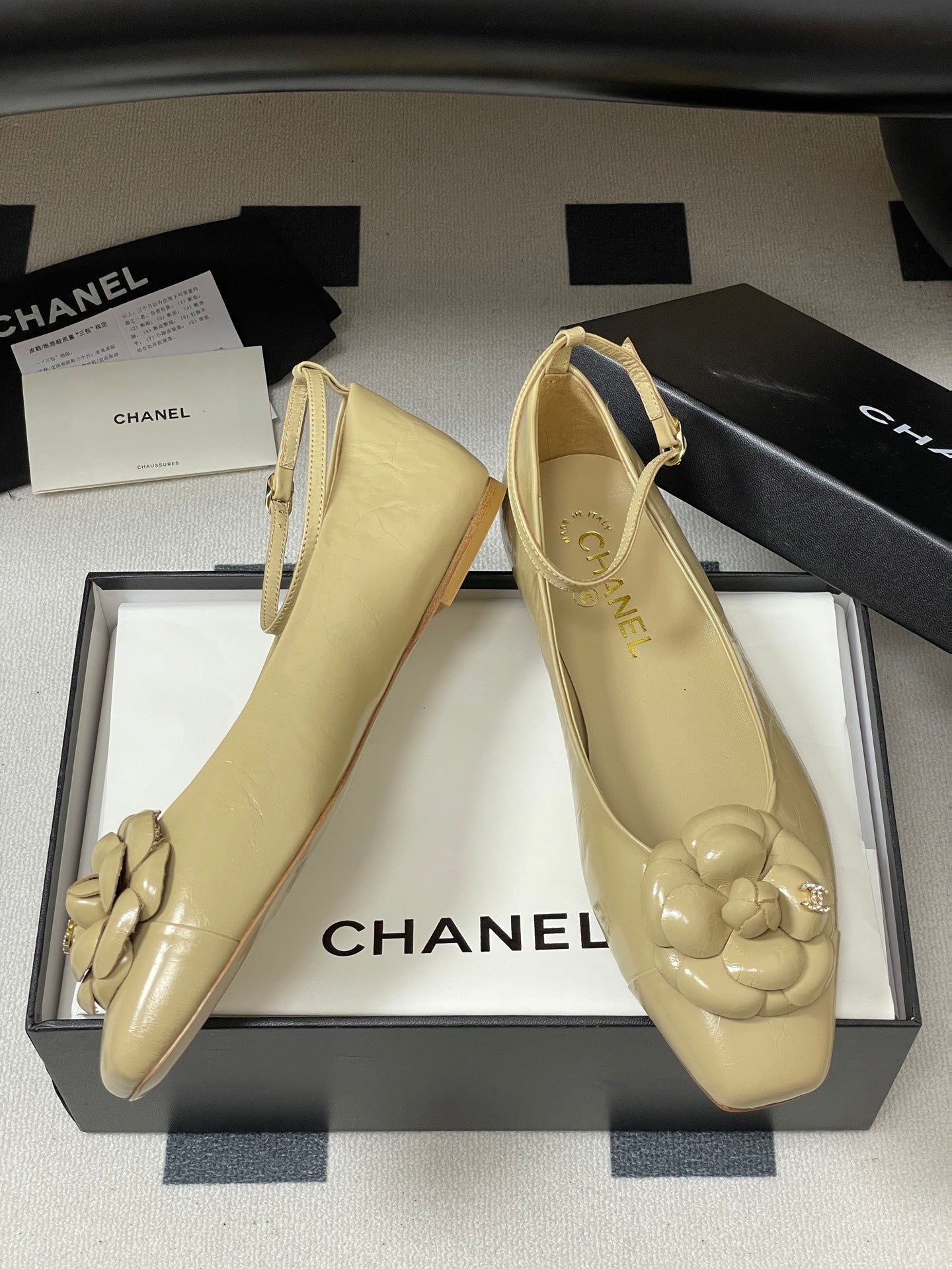 CC 25s Métiers d’art Ballet flats 10mm Beige Cowhide 413307