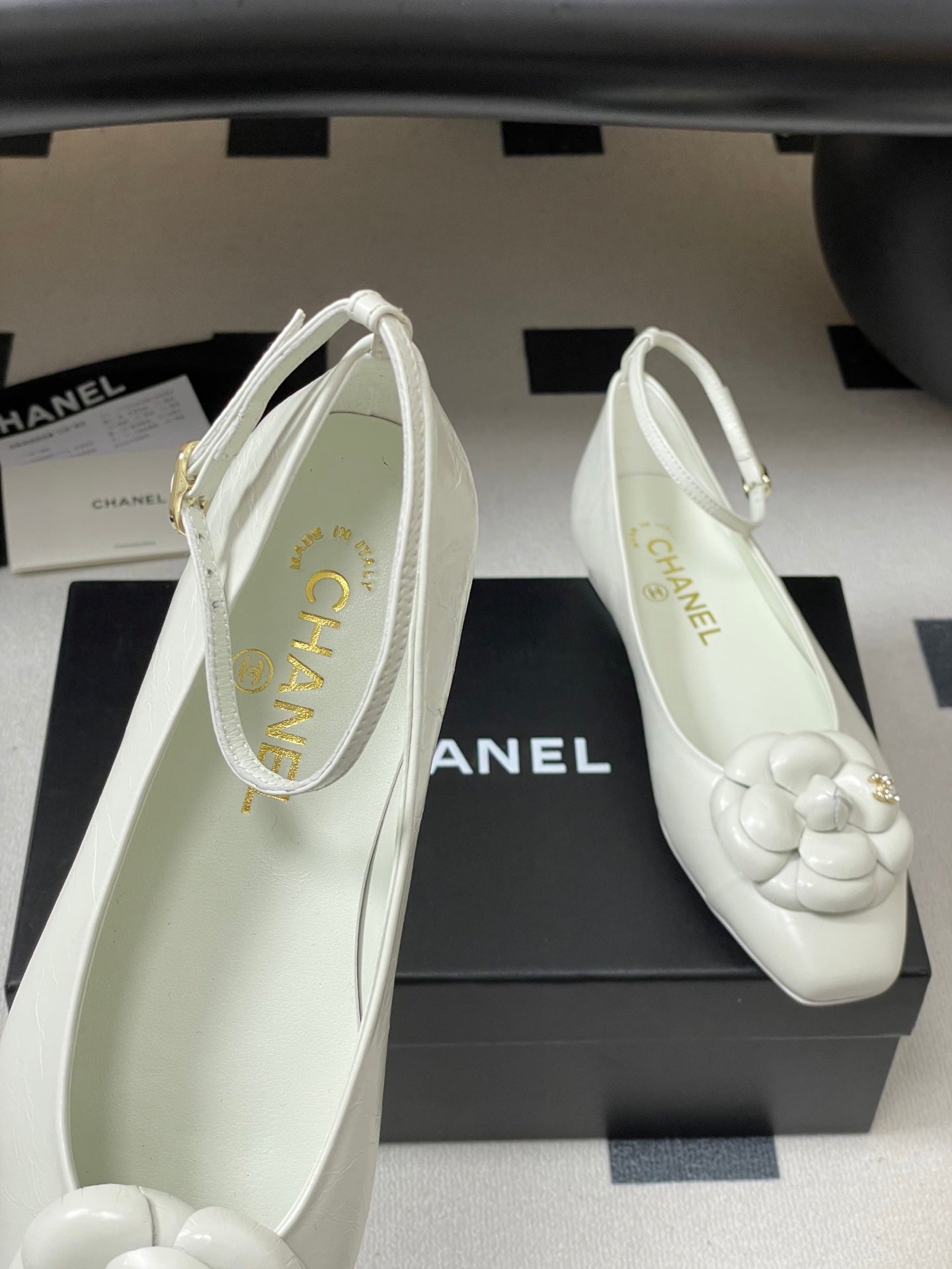 CC 25s Métiers d’art Ballet flats 10mm White Cowhide 413308