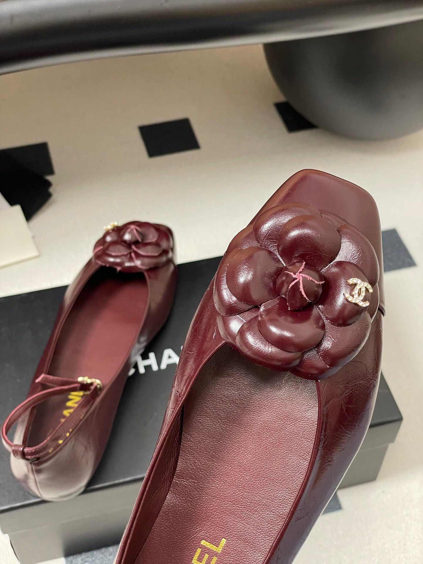 CC 25s Métiers d’art Ballet flats 10mm Burgundy Cowhide 413309