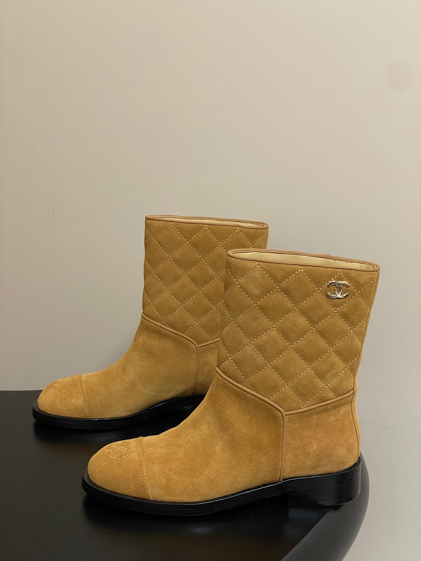CC 25FW Double C Buckle Short Boot 25mm Brown Suede Cafskin 423142