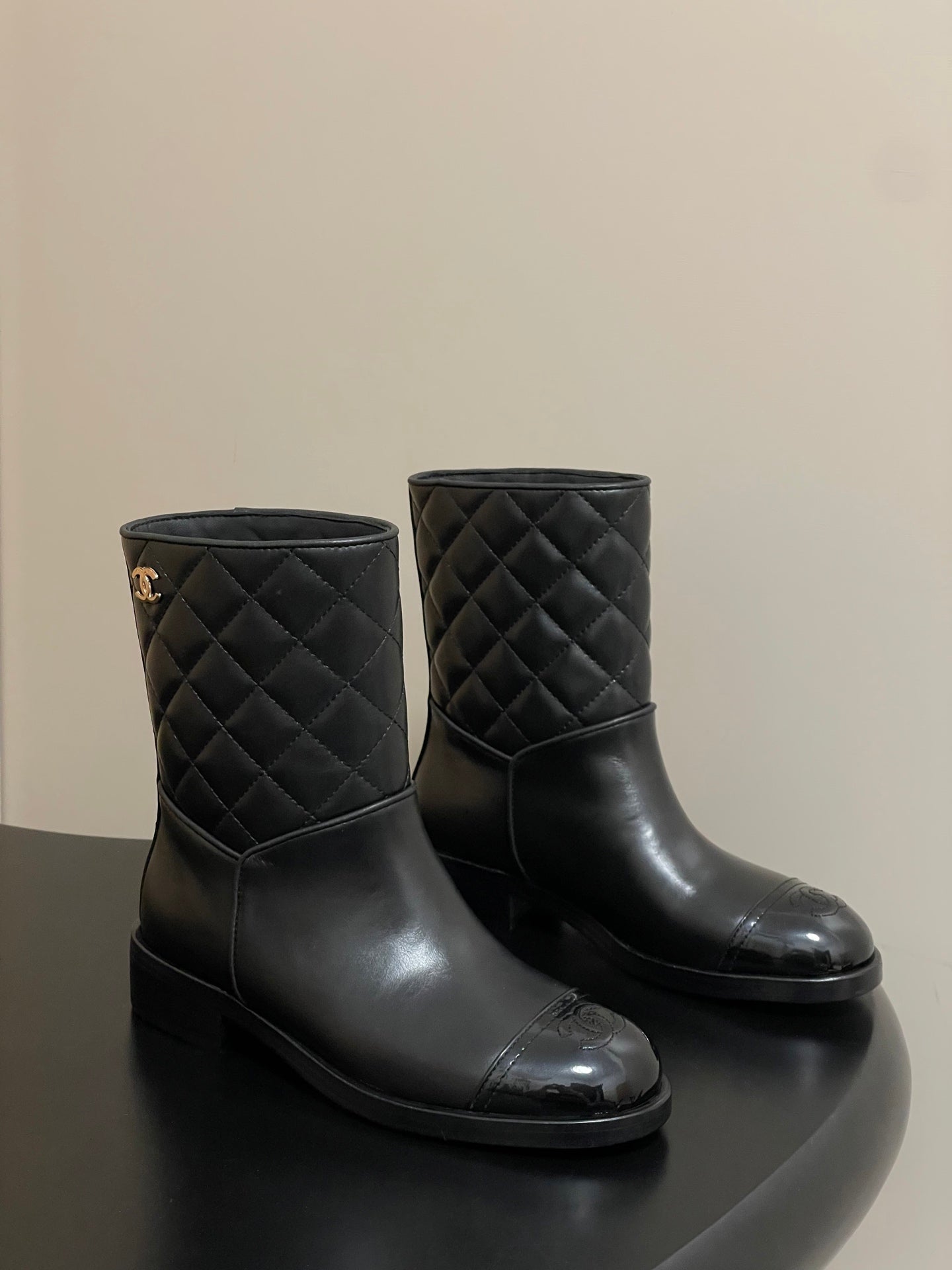 CC 25FW Double C Buckle Short Boot 25mm Black Sheepskin 423144