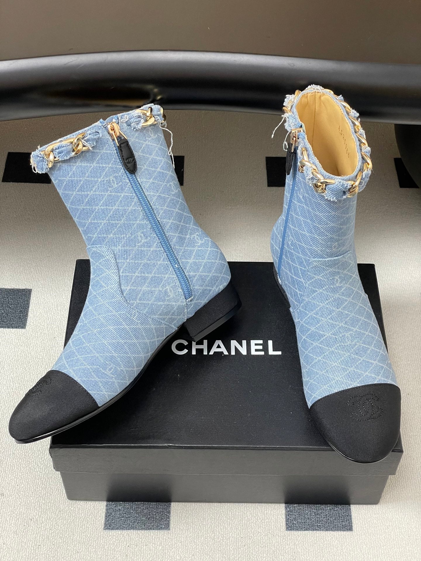 CC 25B Chain Short Boot 25mm Black Light Blue Denim 423151