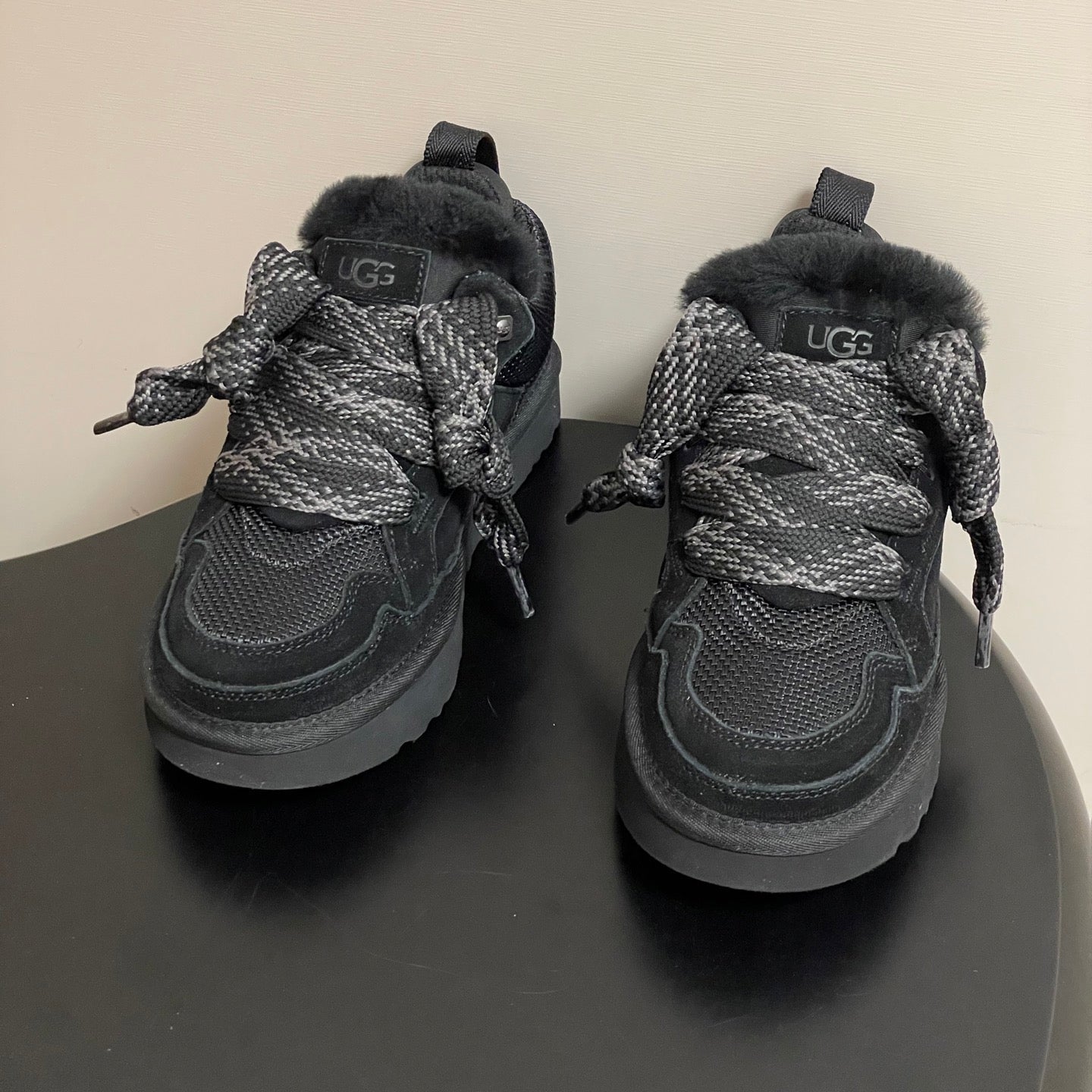 UGG Lowmel Sneaker Black Suede Mesh 522214