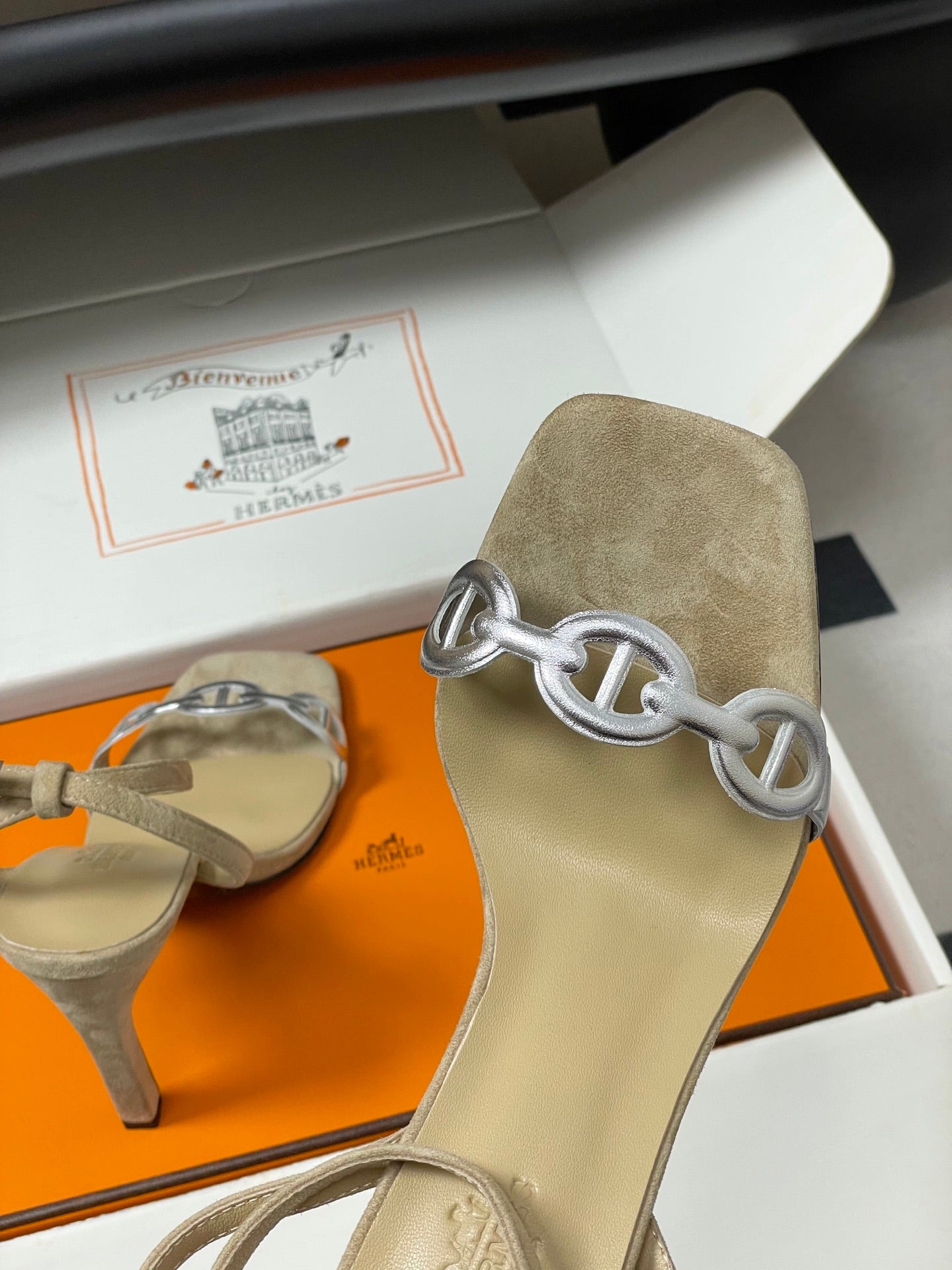 HM Luz Sandals 10.5 Taupe Sheepskin Suede 593700