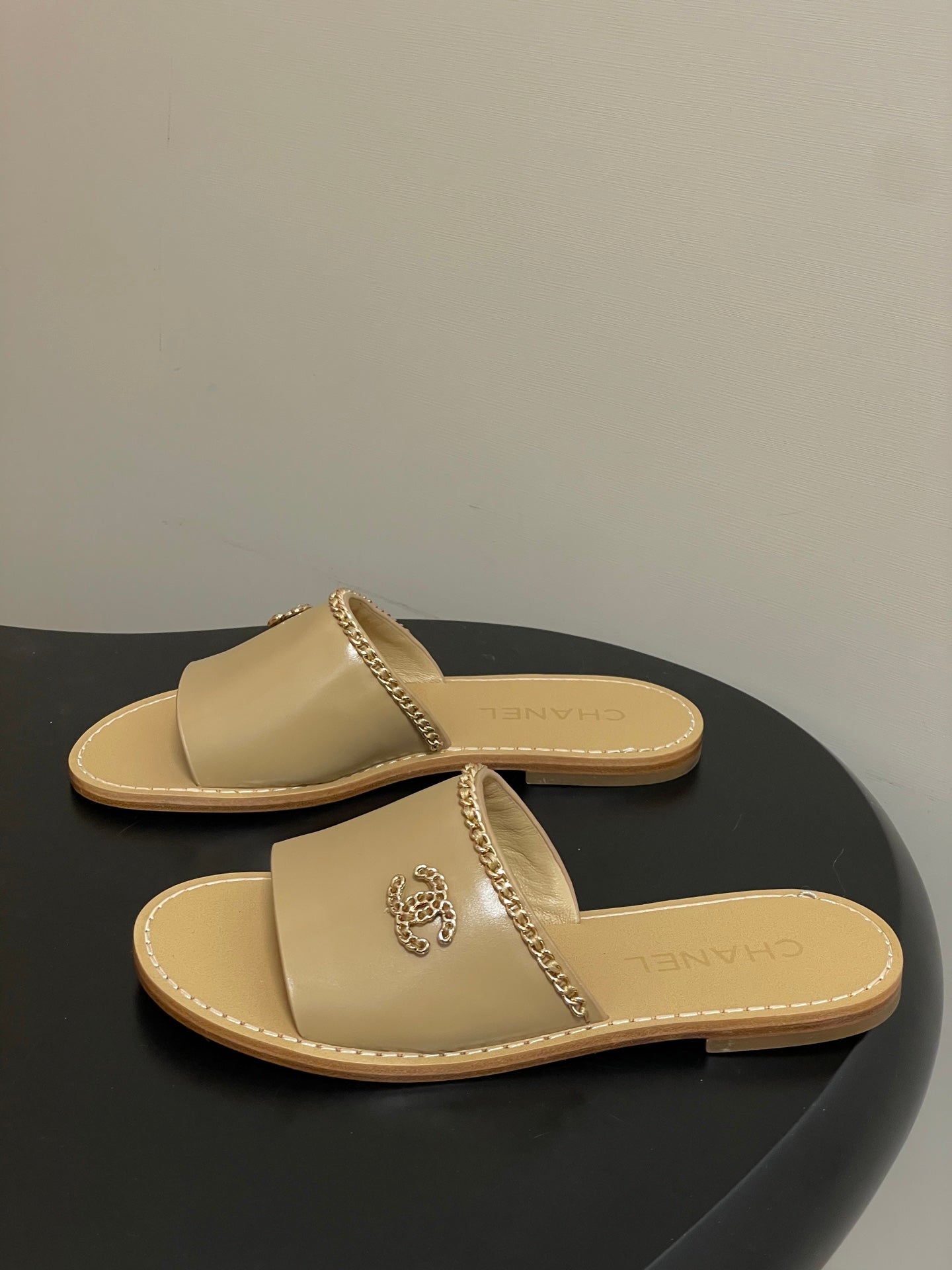 CC 26 Flat Sandal Beige Sheepskin 593298