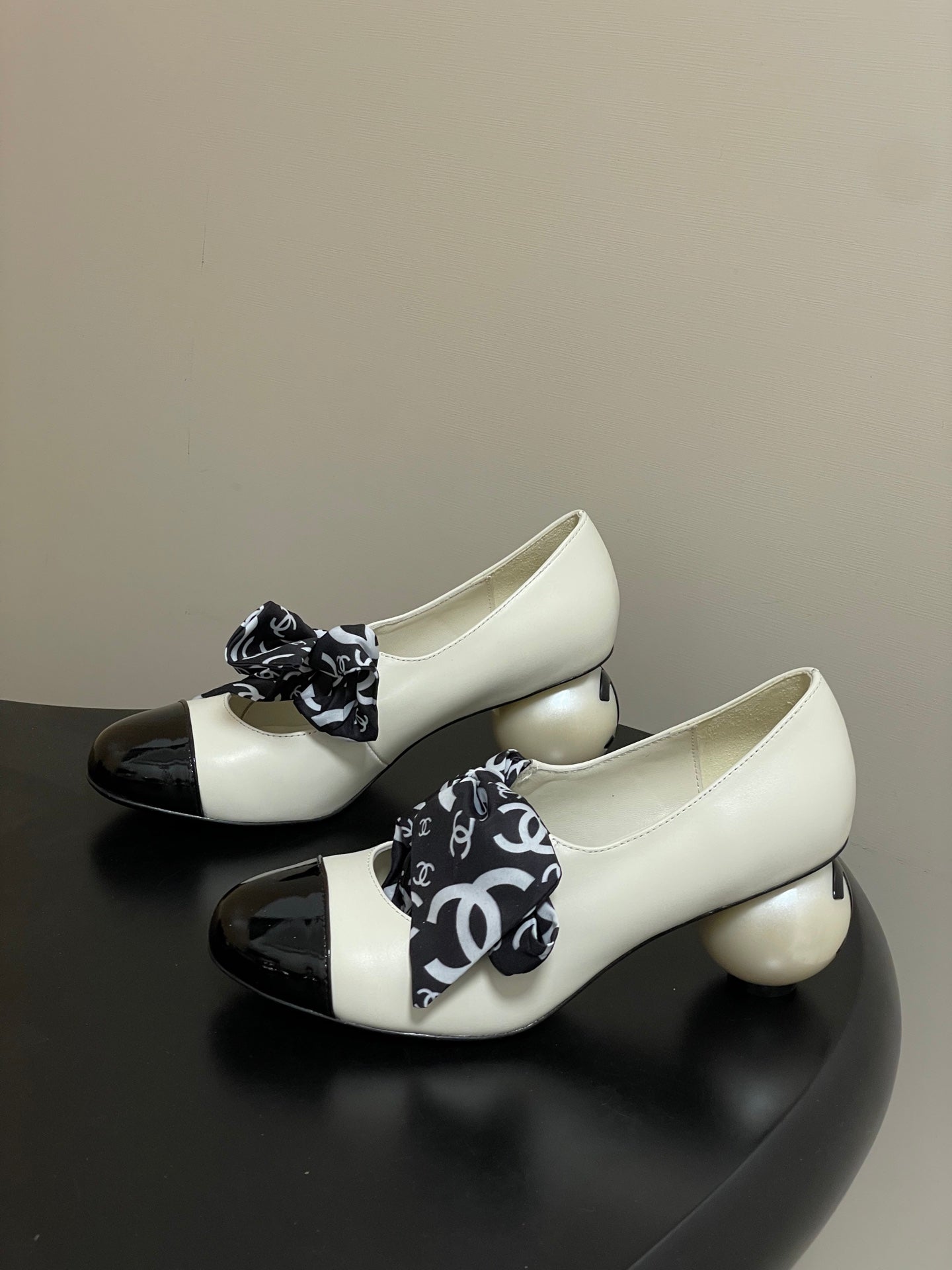 CC 26 Double C Pearl Heel Pump With Silk Ribbon White Black Sheepskin 593157