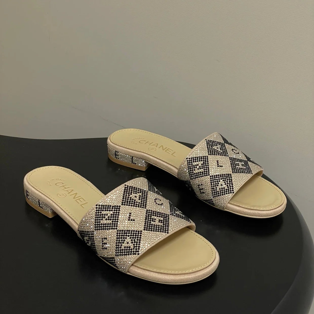 CC 26s Flat Sandals Beige Sheepskin Rhinestones 649520