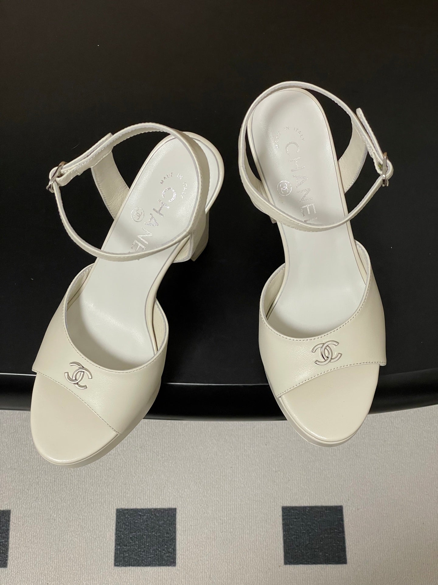 CC 26SS Platform Sandals 120mm White Double C Sheepskin 632571