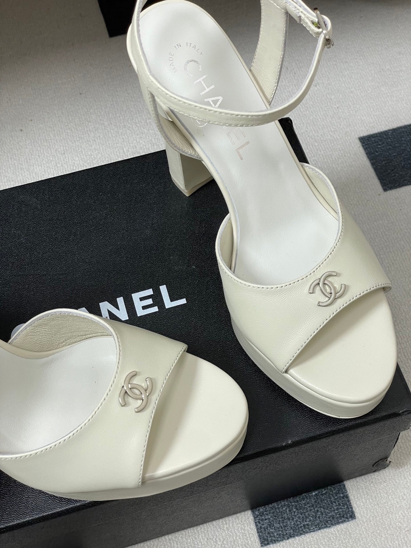CC 26SS Platform Sandals 120mm White Double C Sheepskin 632571