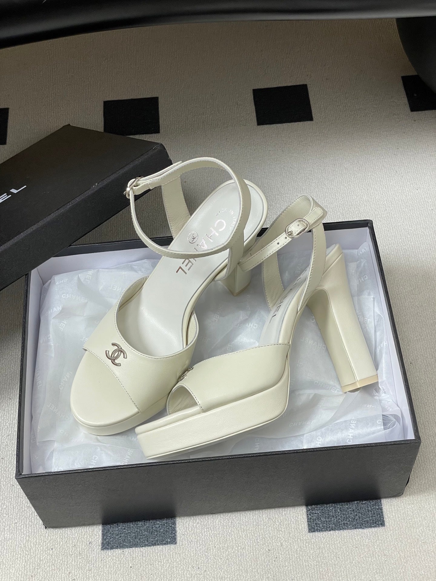 CC 26SS Platform Sandals 120mm White Double C Sheepskin 632571