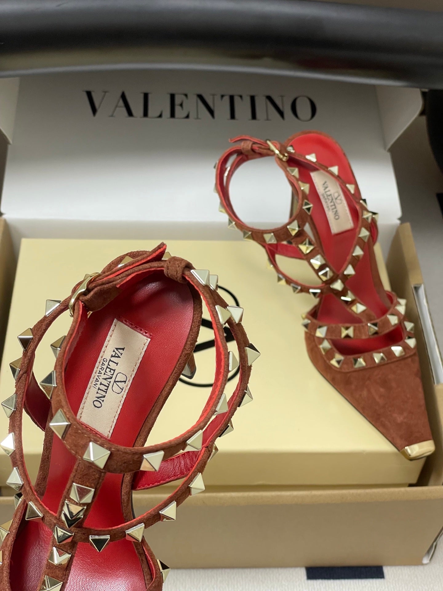 VT Rockstud Kidskin Pump 100mm Red Suede 835106