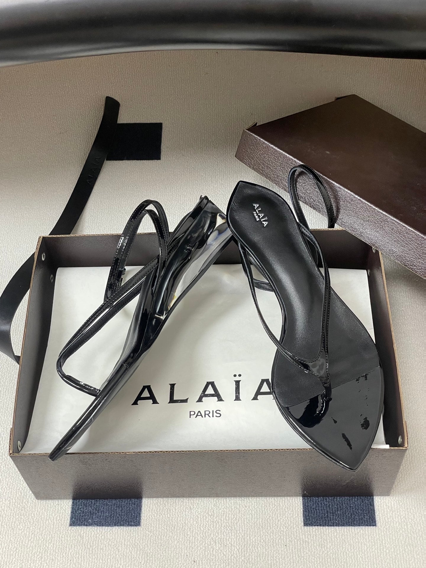 Alaia Invisible Thong Sandals 3cm Black Patent Leather 835291