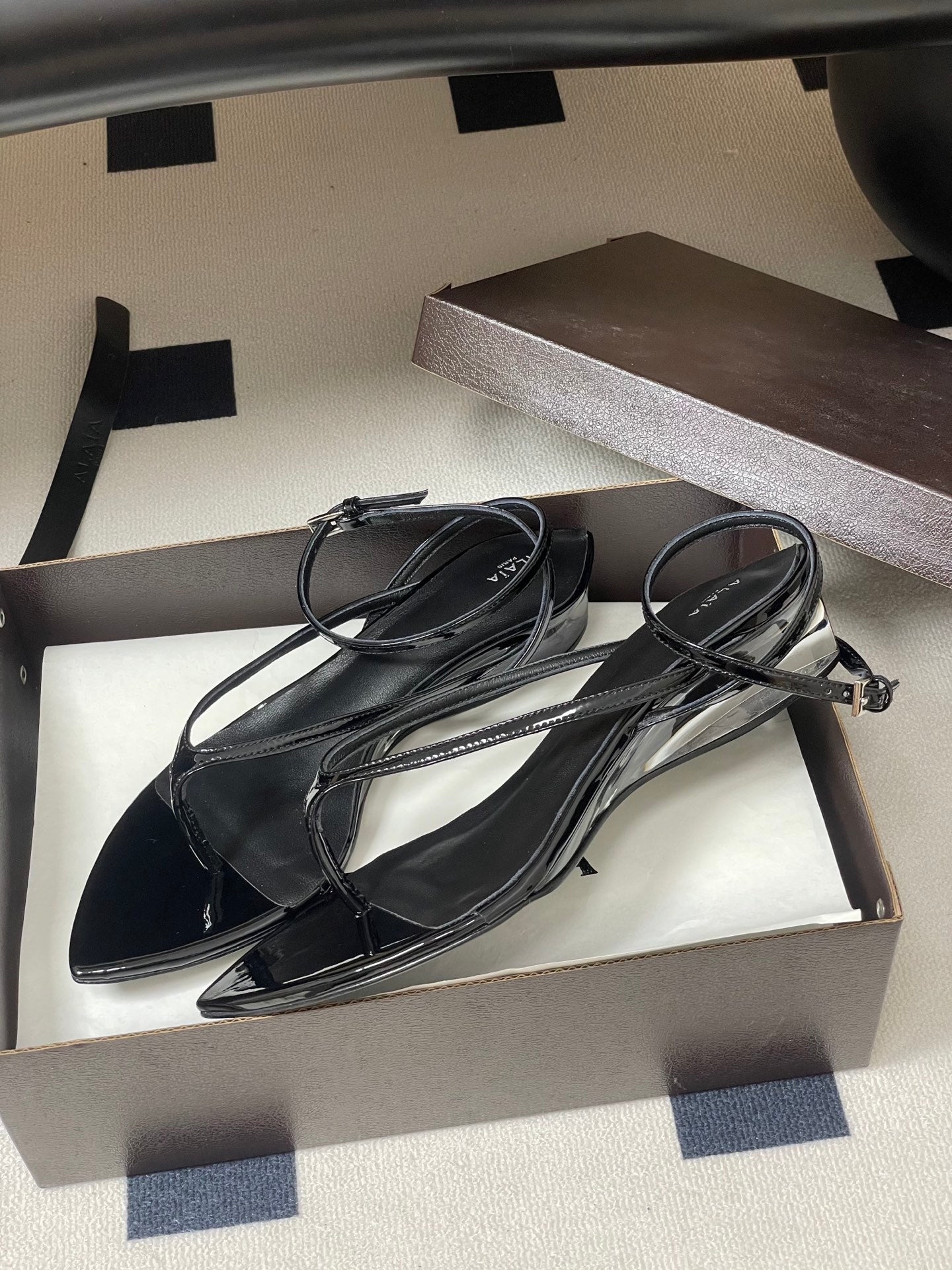 Alaia Invisible Thong Sandals 3cm Black Patent Leather 835291