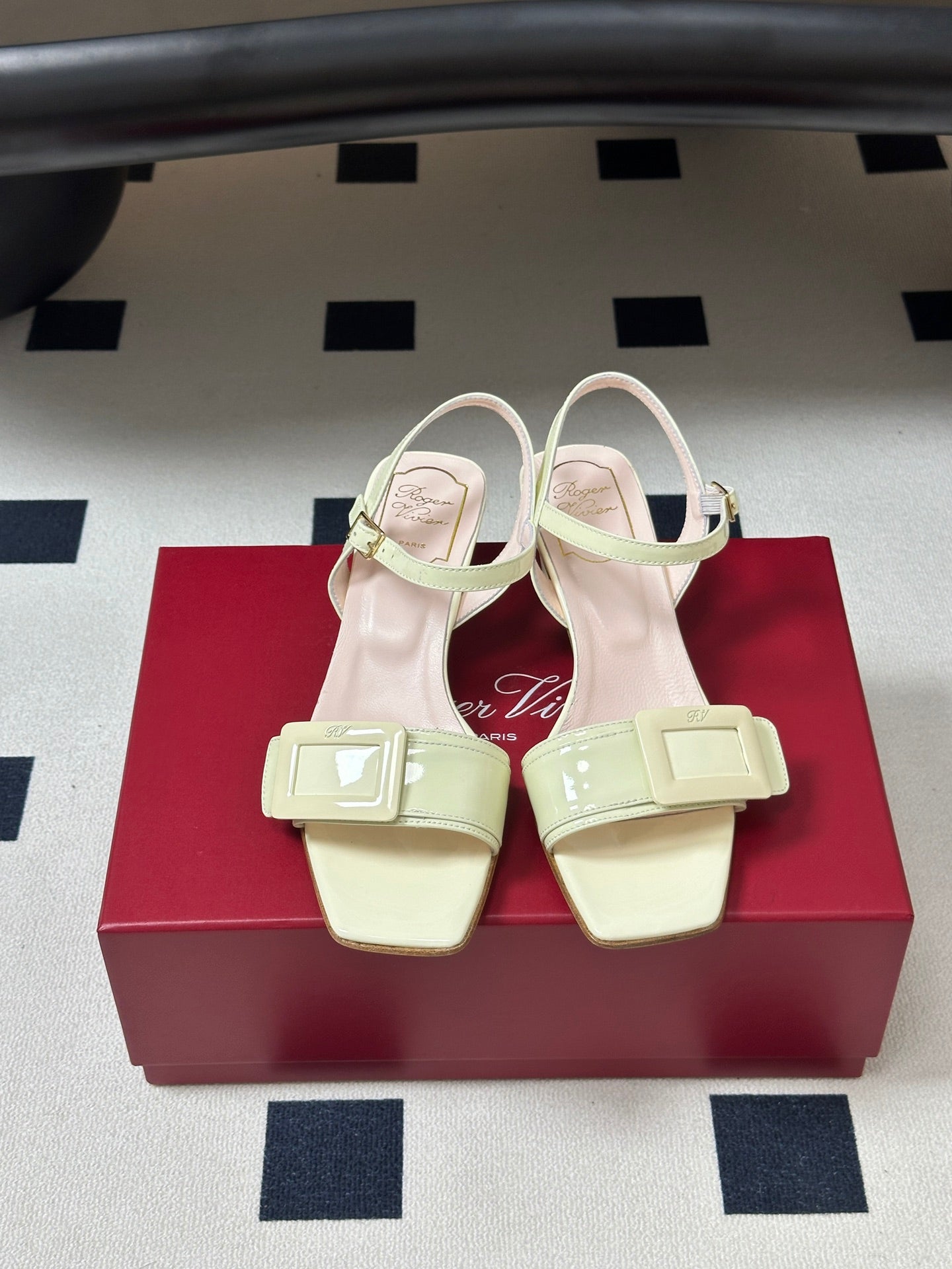 Roger Vivier Belle Vivier Sandals Cream Patent Leather 835127