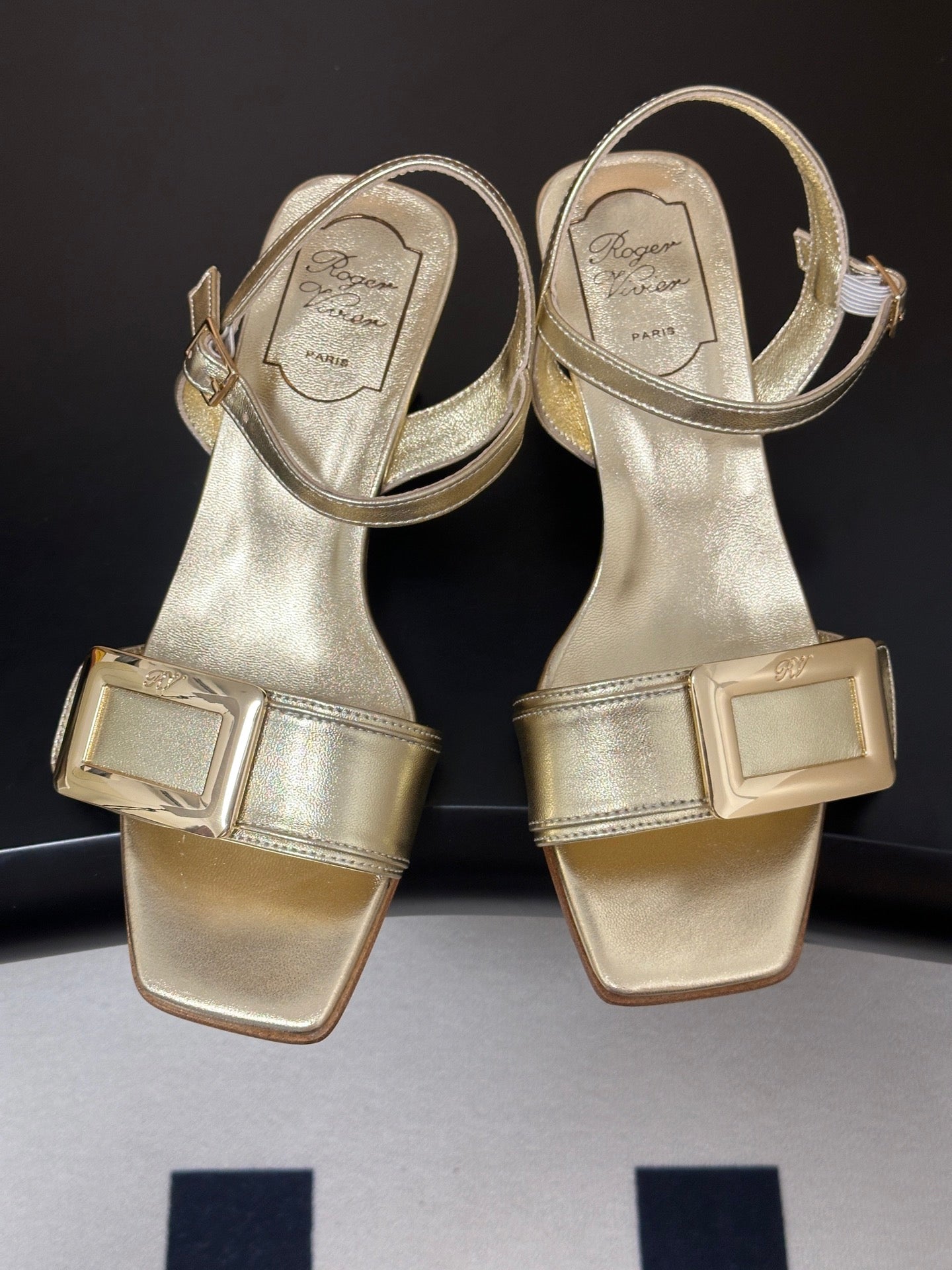 Roger Vivier Belle Vivier Sandals Gold Patent Leather 835128