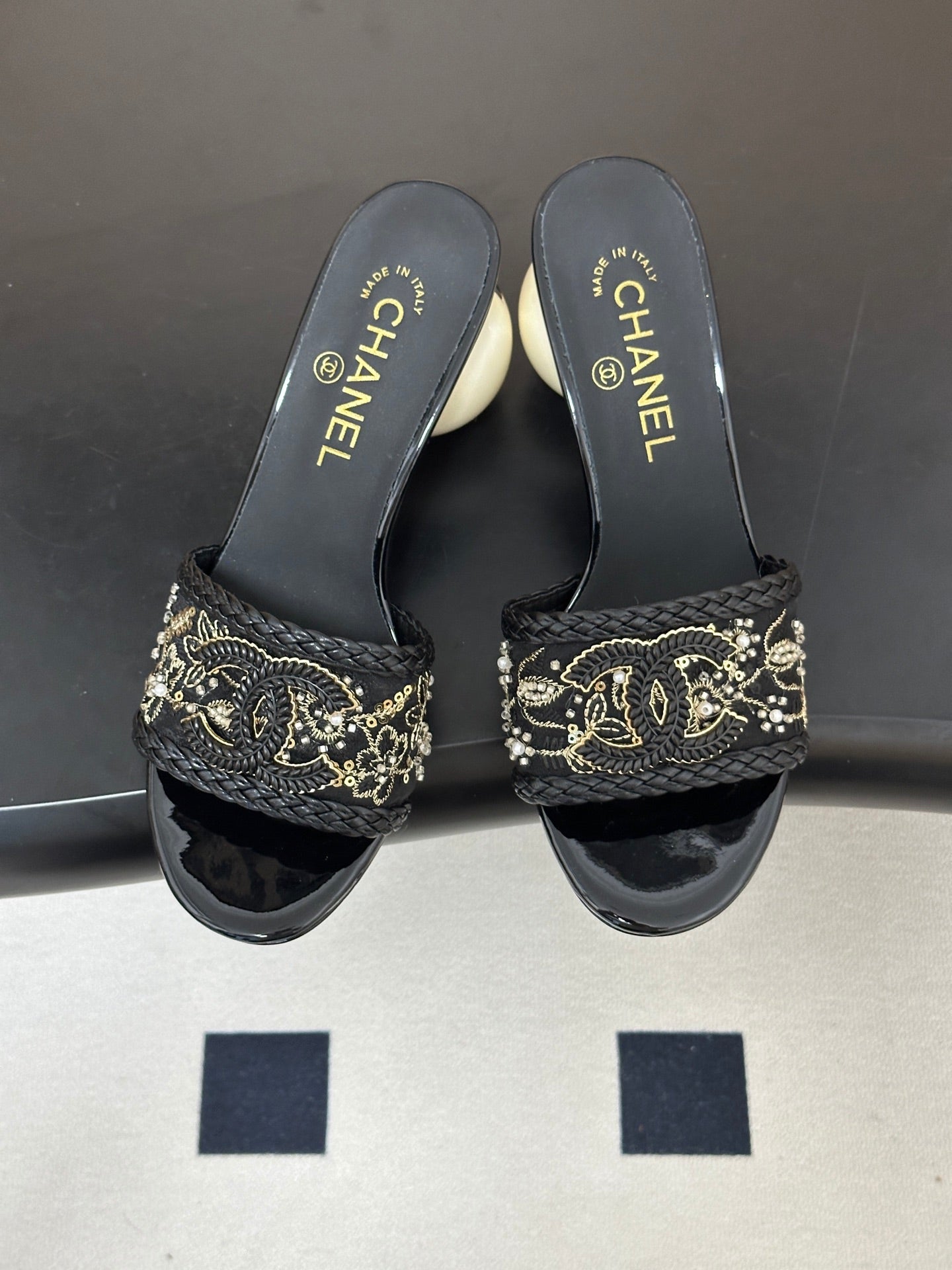 CC 26s Giant Pearl Heel Sandals Black Patent Leather Fabric 933131