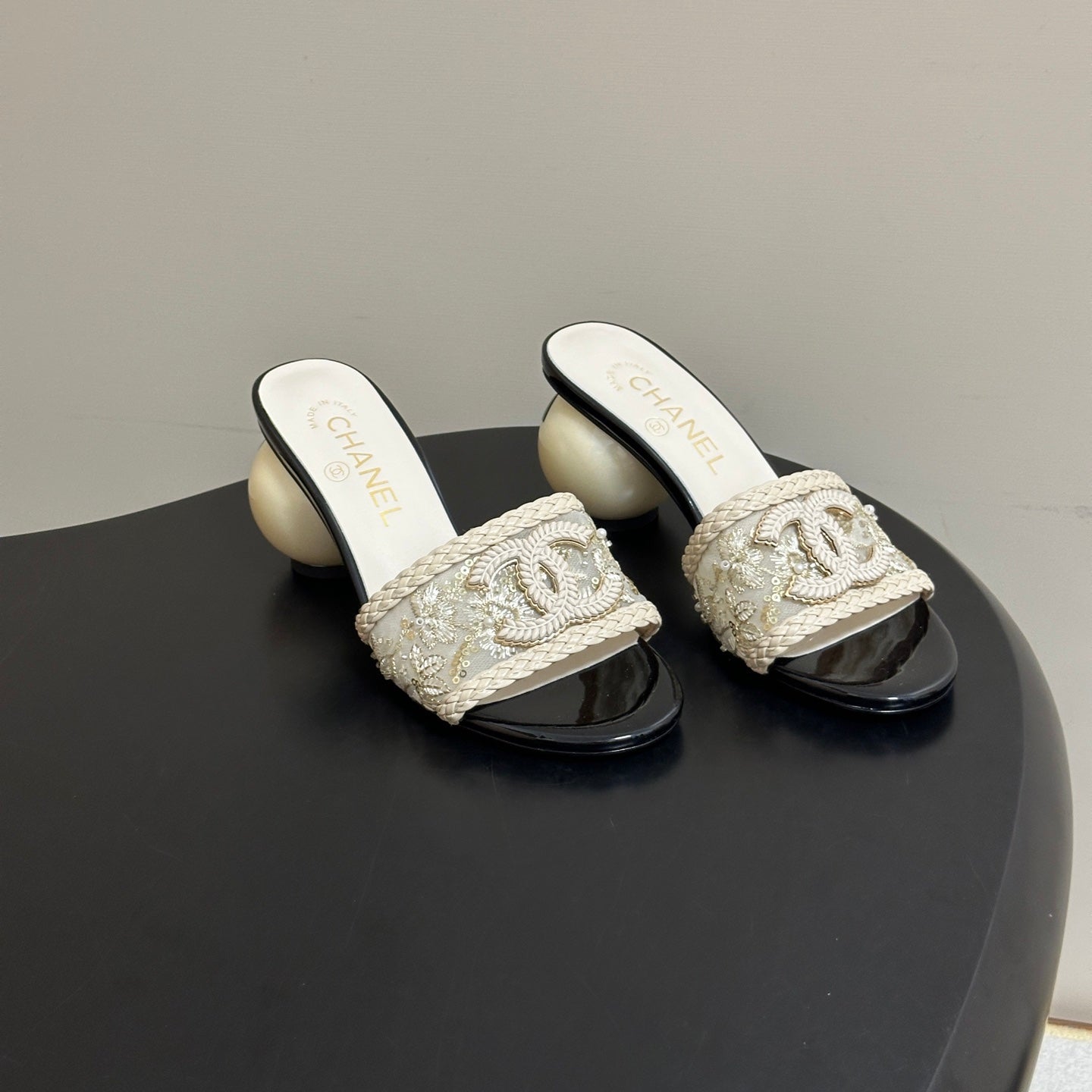 CC 26s Giant Pearl Heel Sandals Cream Black Patent Leather Fabric 933133
