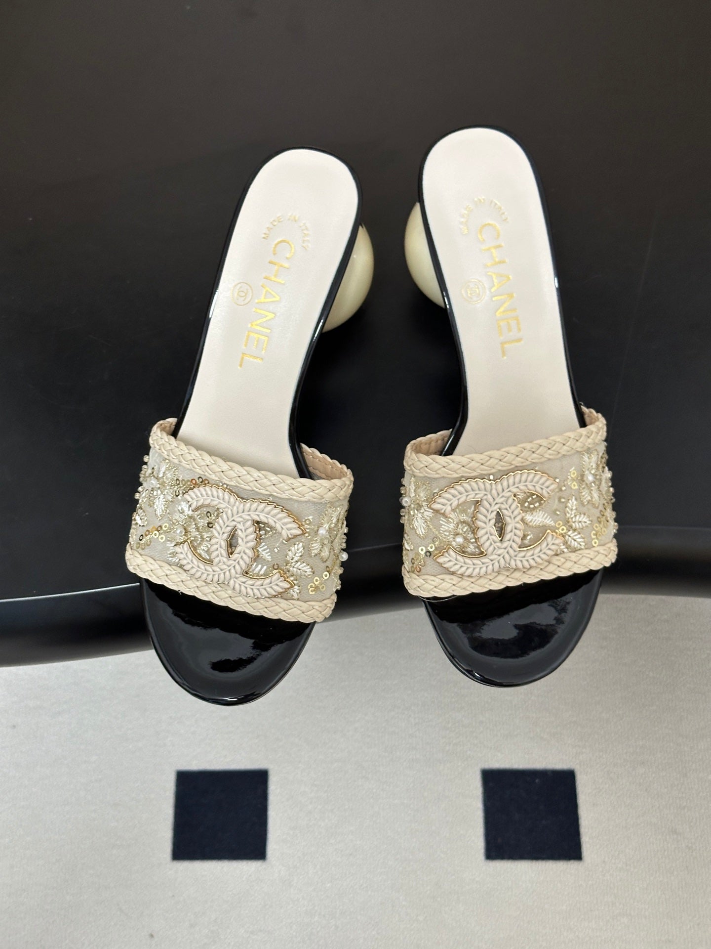 CC 26s Giant Pearl Heel Sandals Cream Black Patent Leather Fabric 933133