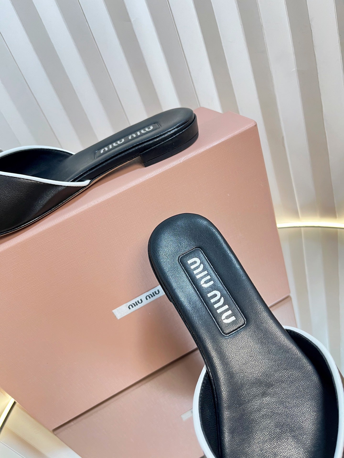 Miu Slides Sandals In Black With White Border Calfskin Bow In Trap