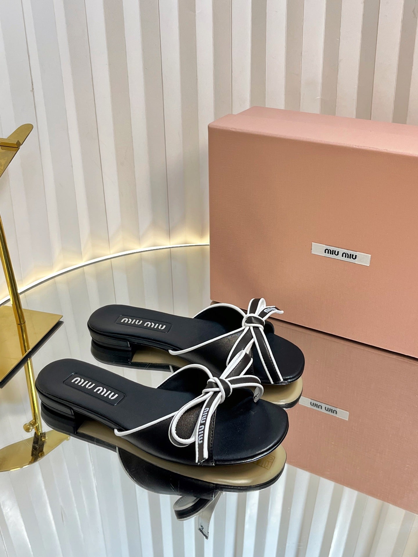 Miu Slides Sandals In Black With White Border Calfskin Bow In Trap