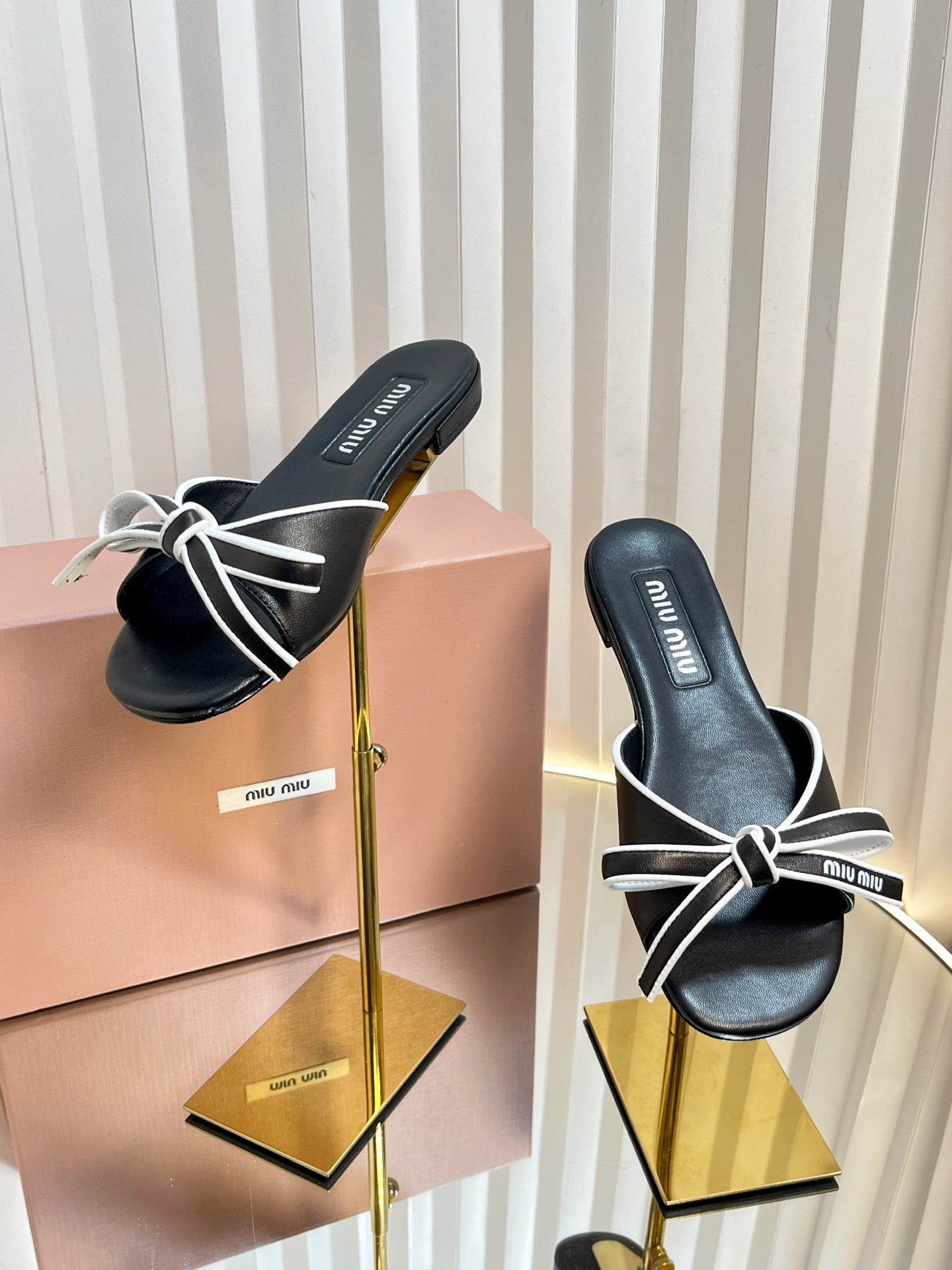Miu Slides Sandals In Black With White Border Calfskin Bow In Trap
